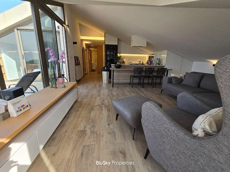 Roof 80m² Terrace for Rent in Mansourieh