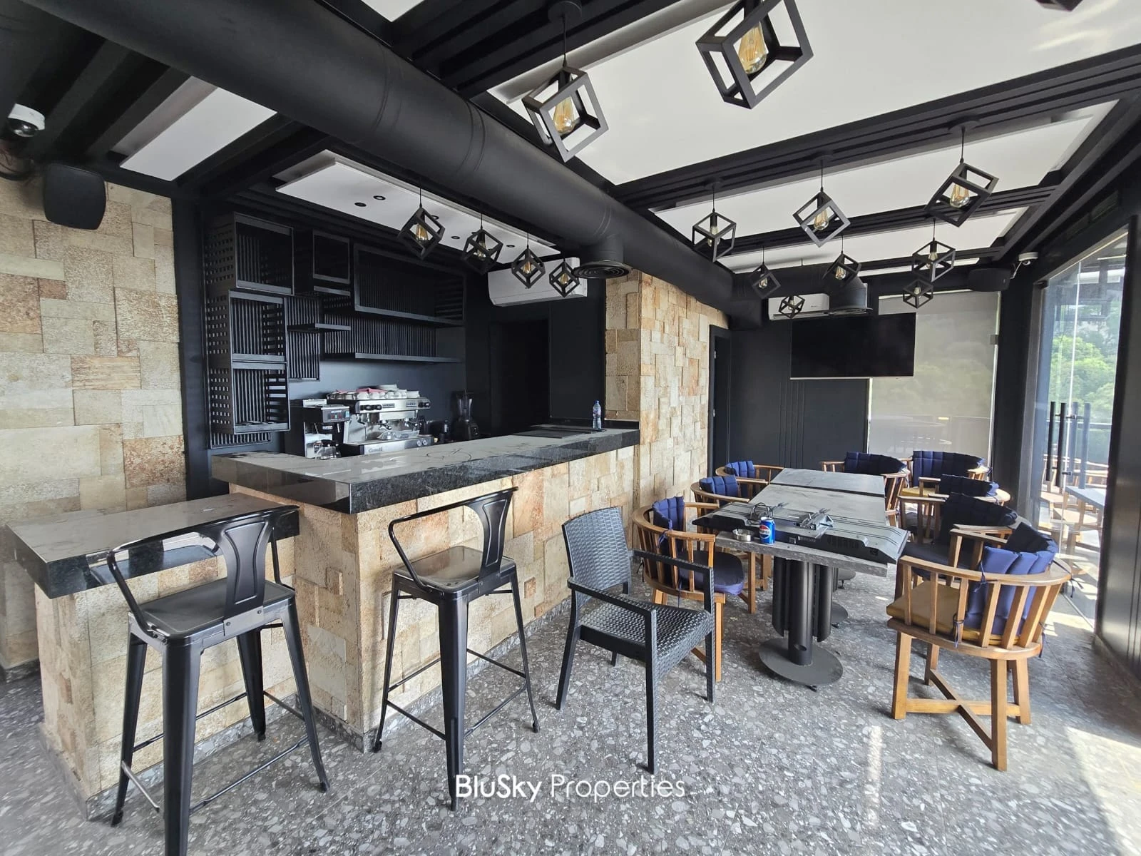 Shop 90m² with Terrace for Rent in Mansourieh — photo 3