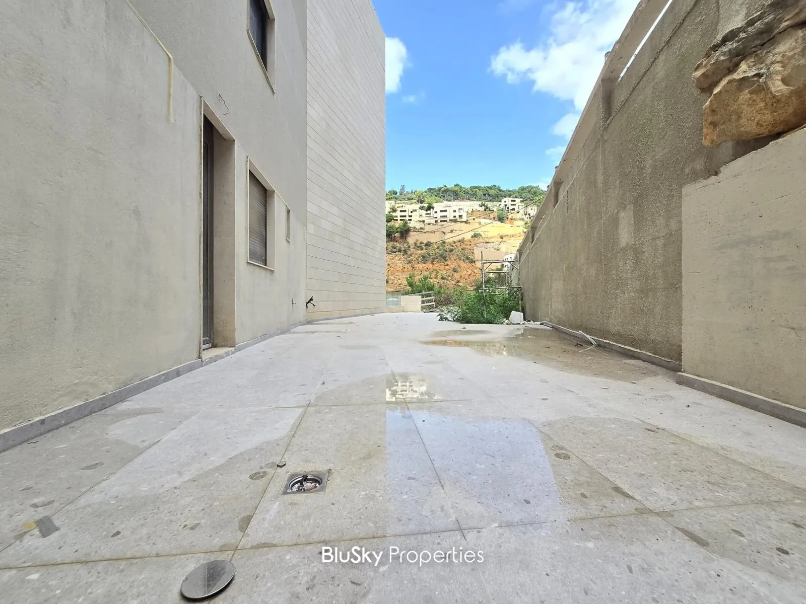 Apartment 90m² with Terrace for Sale in Mansourieh
