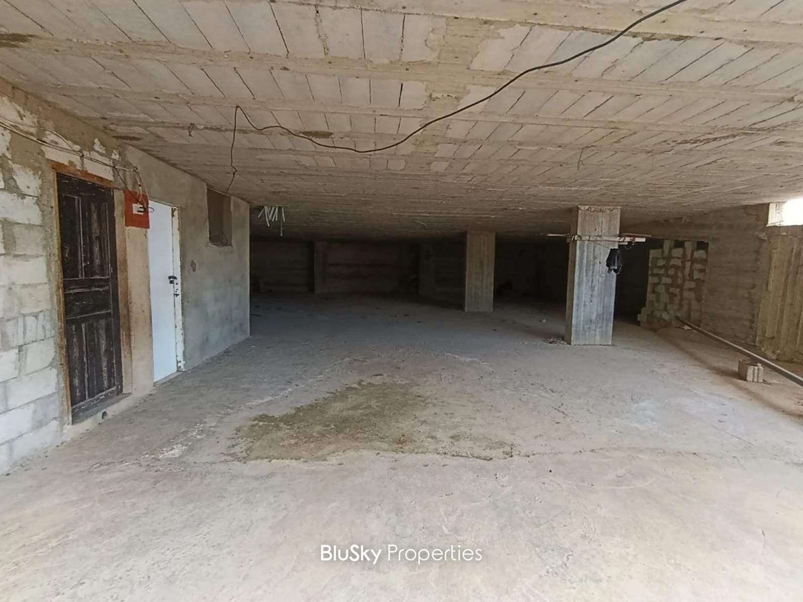 Building 1,370m² for Sale in Mastita — الصورة 2