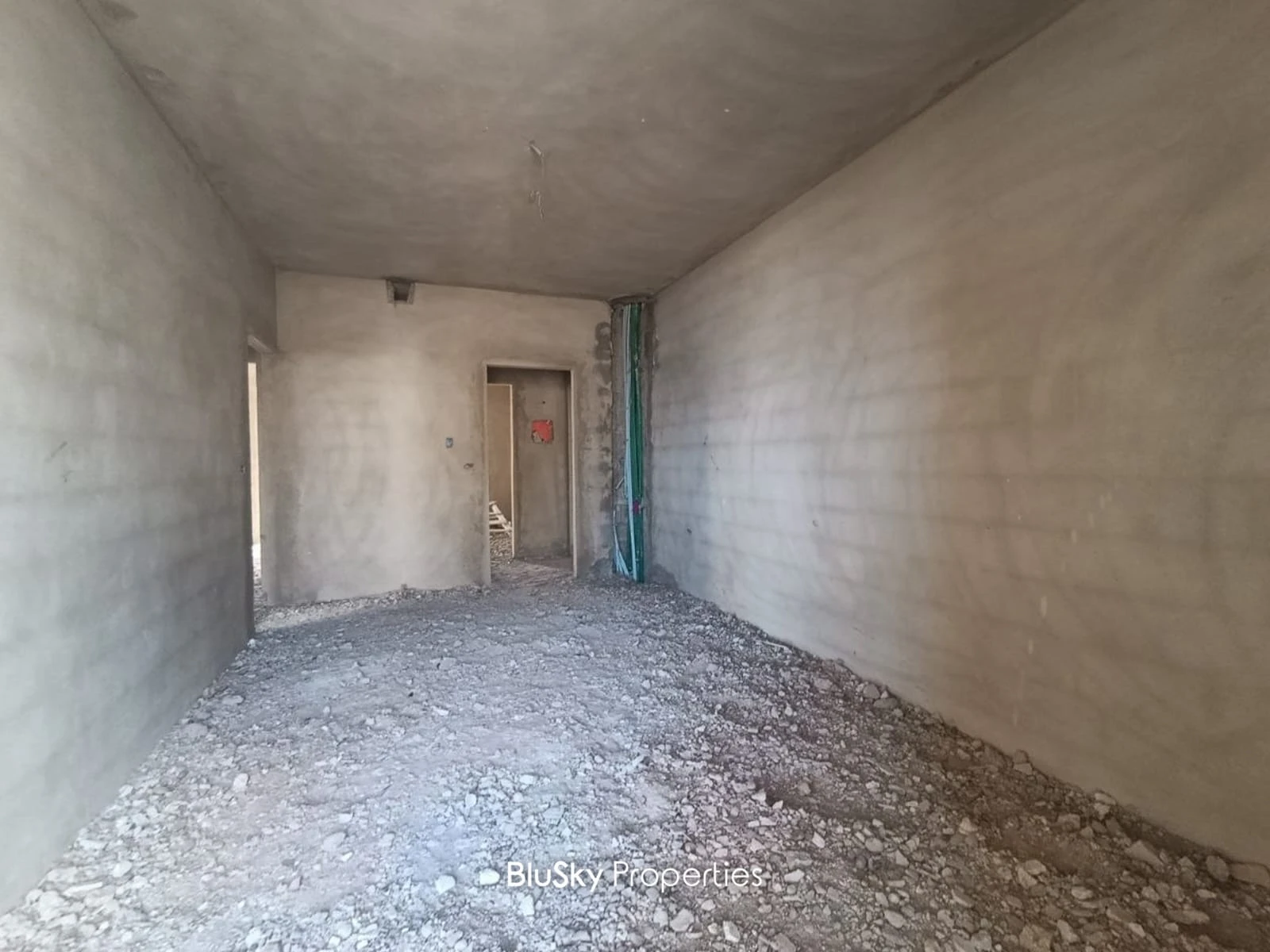 Building 1,370m² for Sale in Mastita — الصورة 3