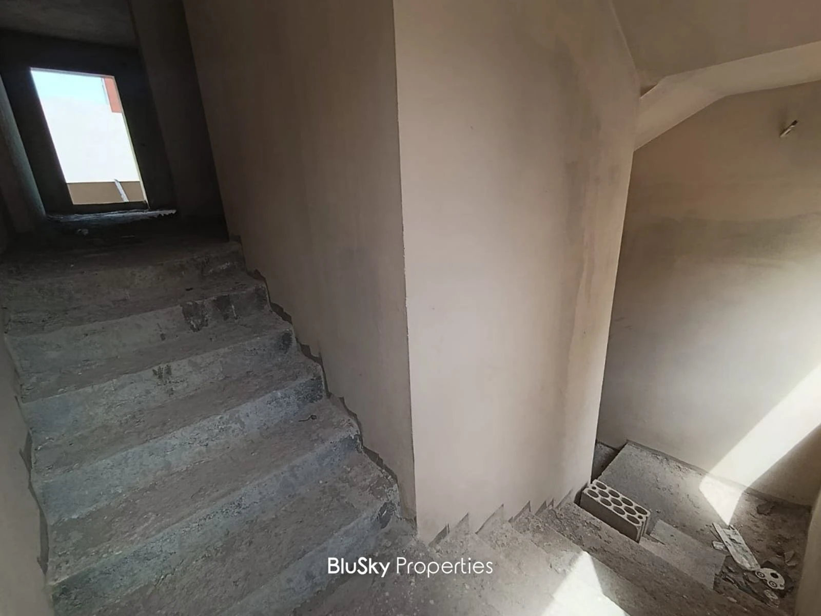 Building 1,370m² for Sale in Mastita — الصورة 4