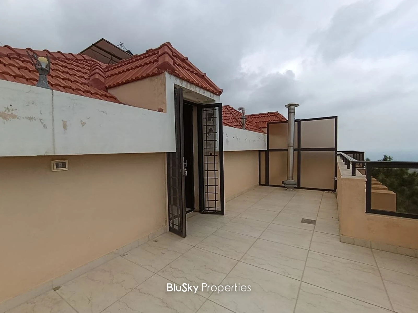 Apartment 250m² with Sea View for Sale in Mastita — photo 2