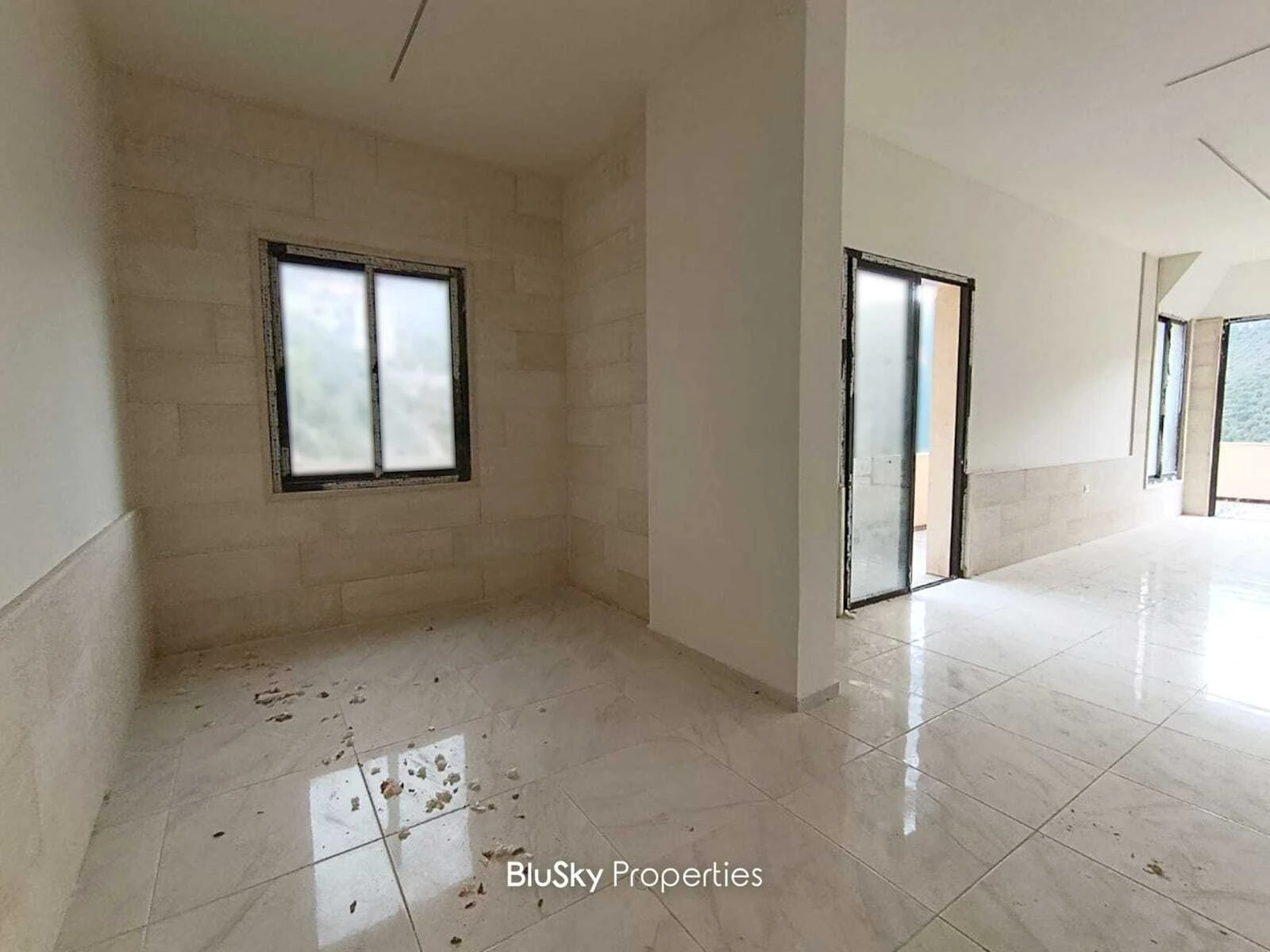 Duplex 400m² Balcony for Sale in Mastita