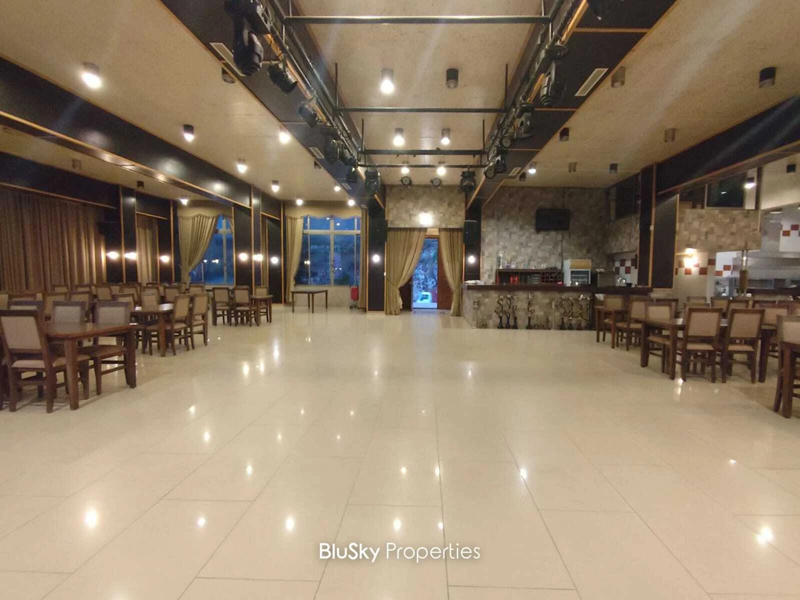 Shop 750m² Mountain View for Sale in Mayrouba