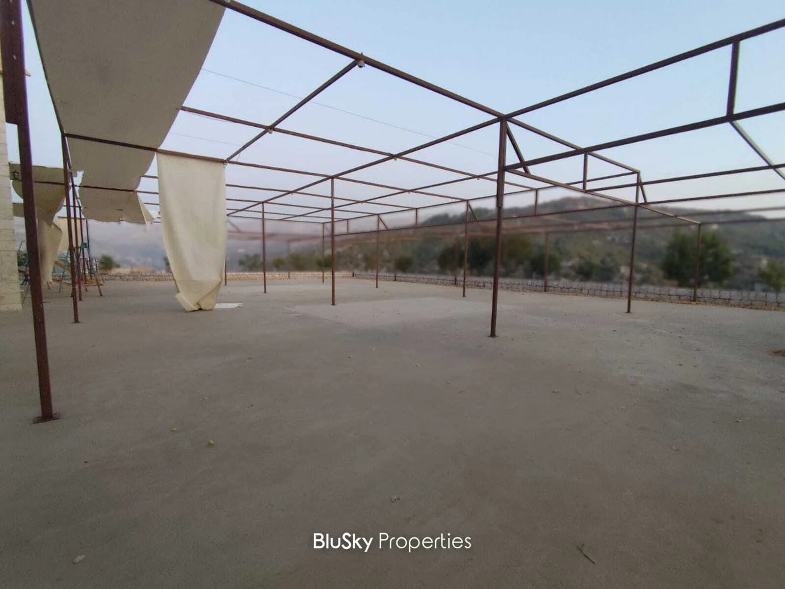 Shop 750m² Mountain View for Sale in Mayrouba — photo 2