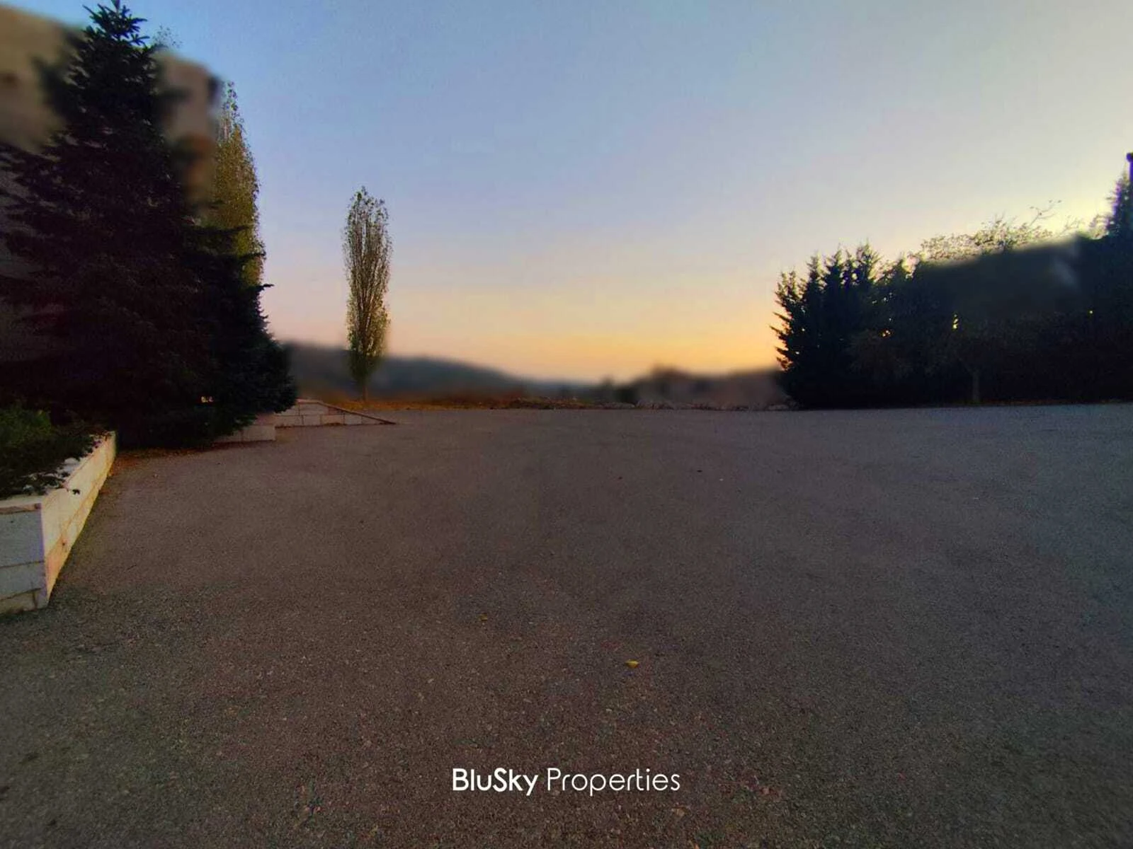 Shop 750m² Mountain View for Sale in Mayrouba — photo 3