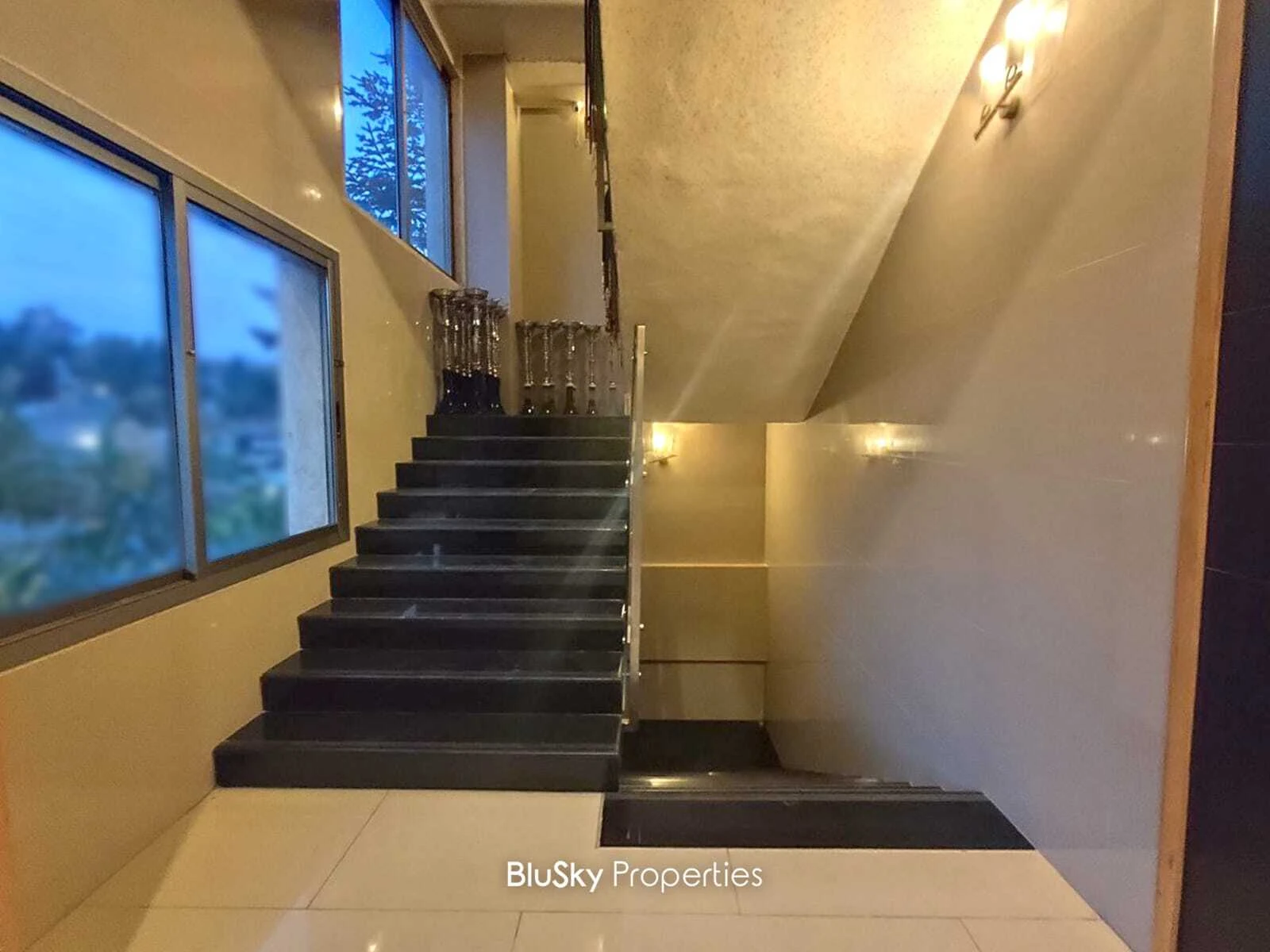 Shop 750m² Mountain View for Sale in Mayrouba — photo 5