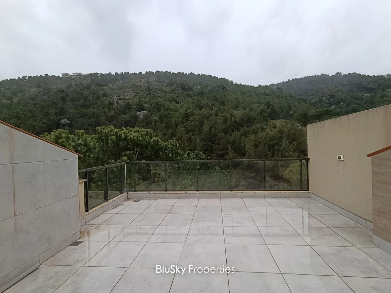 Duplex 135m² Roof for Rent in Mar Chaaya — photo 2