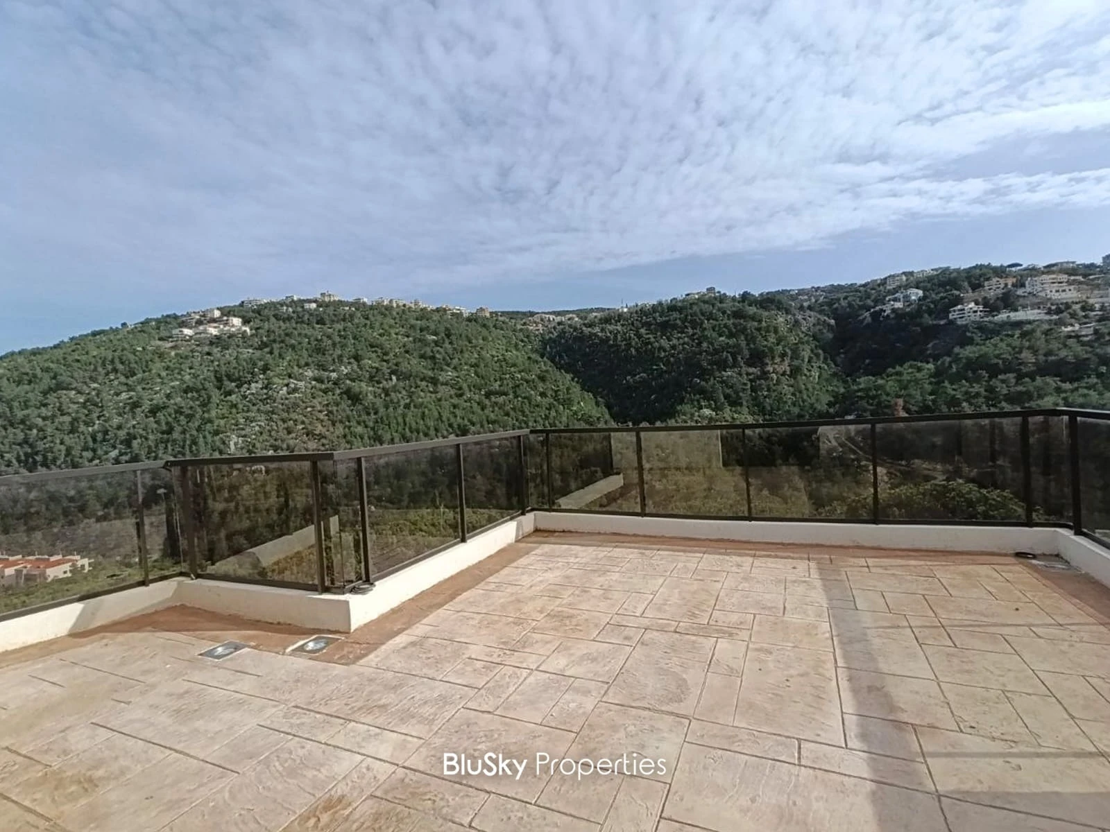 Apartment 140m² with Terrace for Sale in Mar Chaaya — photo 3