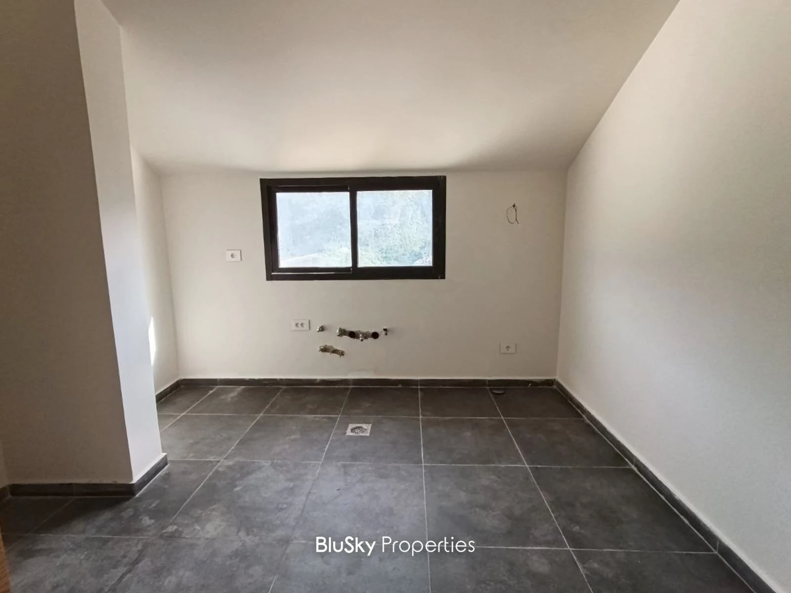 Apartment 140m² with Terrace for Sale in Mar Chaaya — photo 4