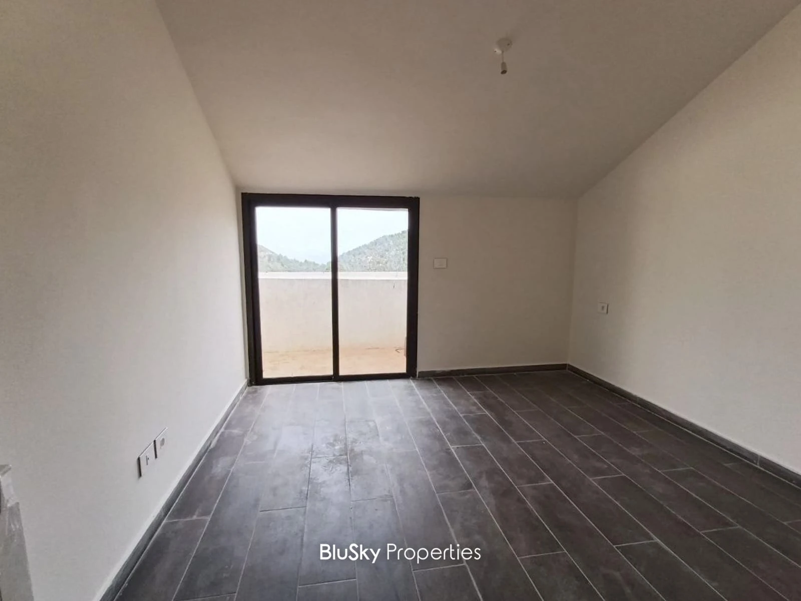 Apartment 140m² with Terrace for Sale in Mar Chaaya — photo 5