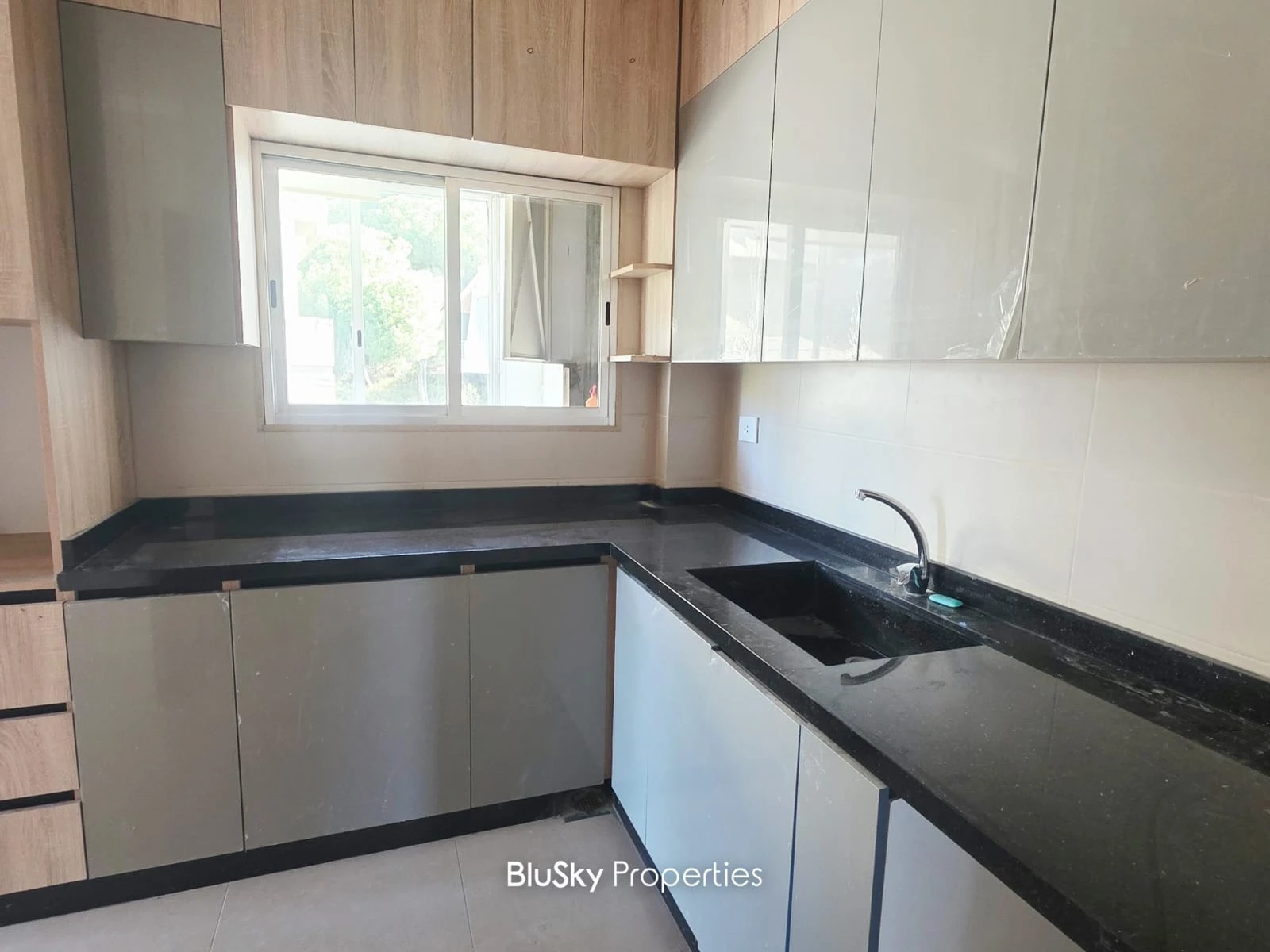 Apartment 180m² with Mountain View for Sale in Mar Chaaya — photo 3
