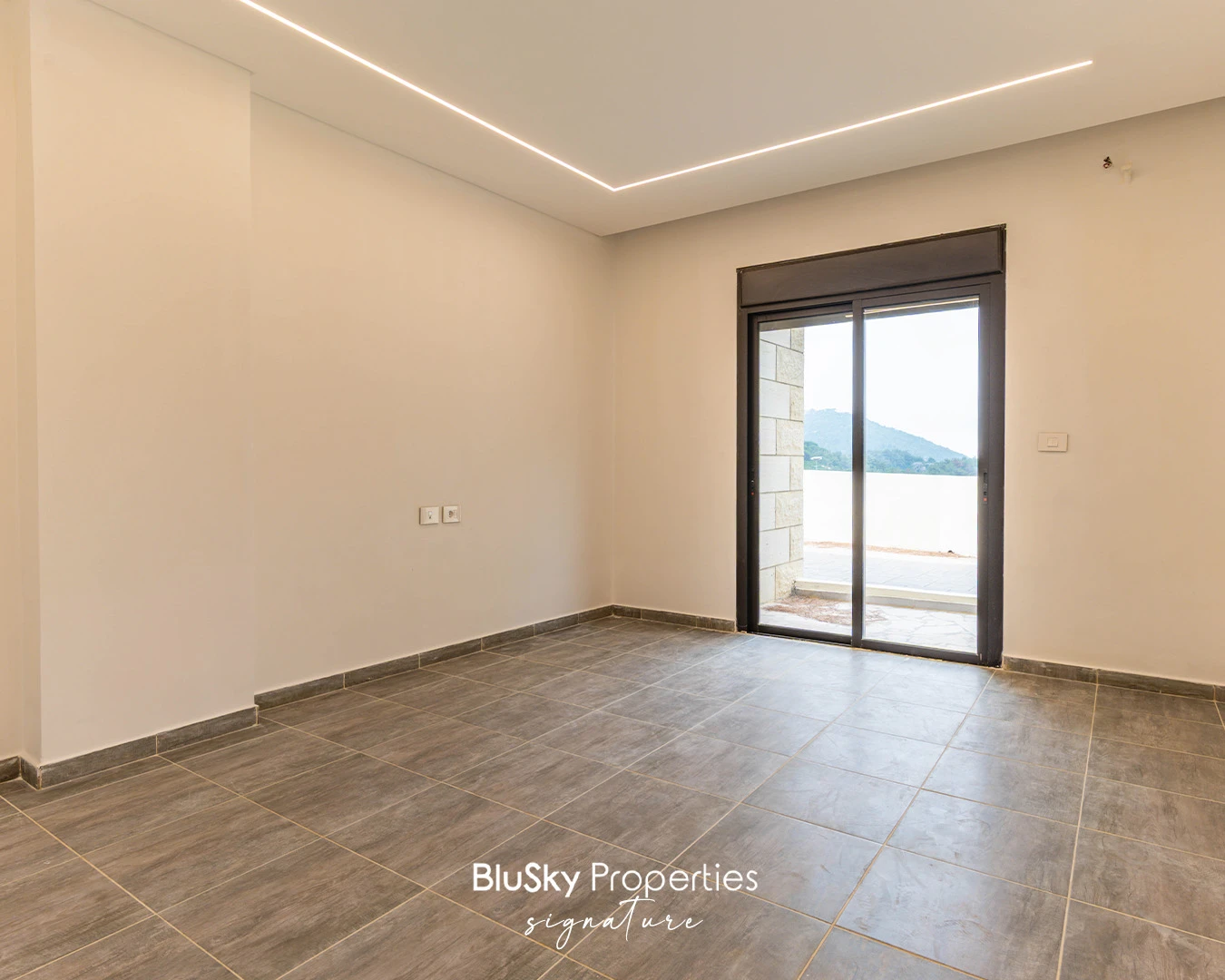 Apartment 200m² with Terrace for Sale in Mar Chaaya — الصورة 5
