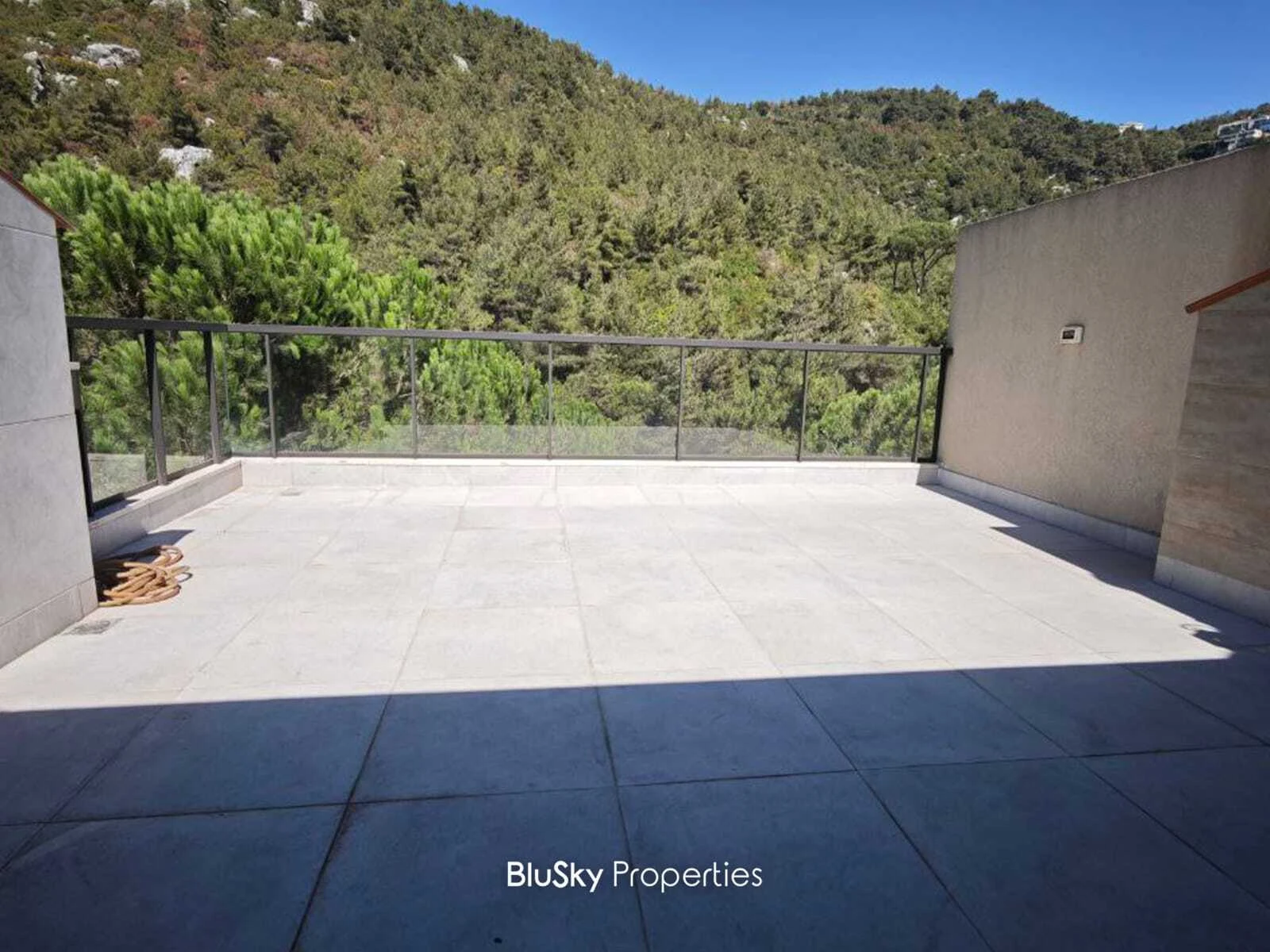 Duplex 200m² Terrace for Sale or Rent in Mar Chaaya — photo 2