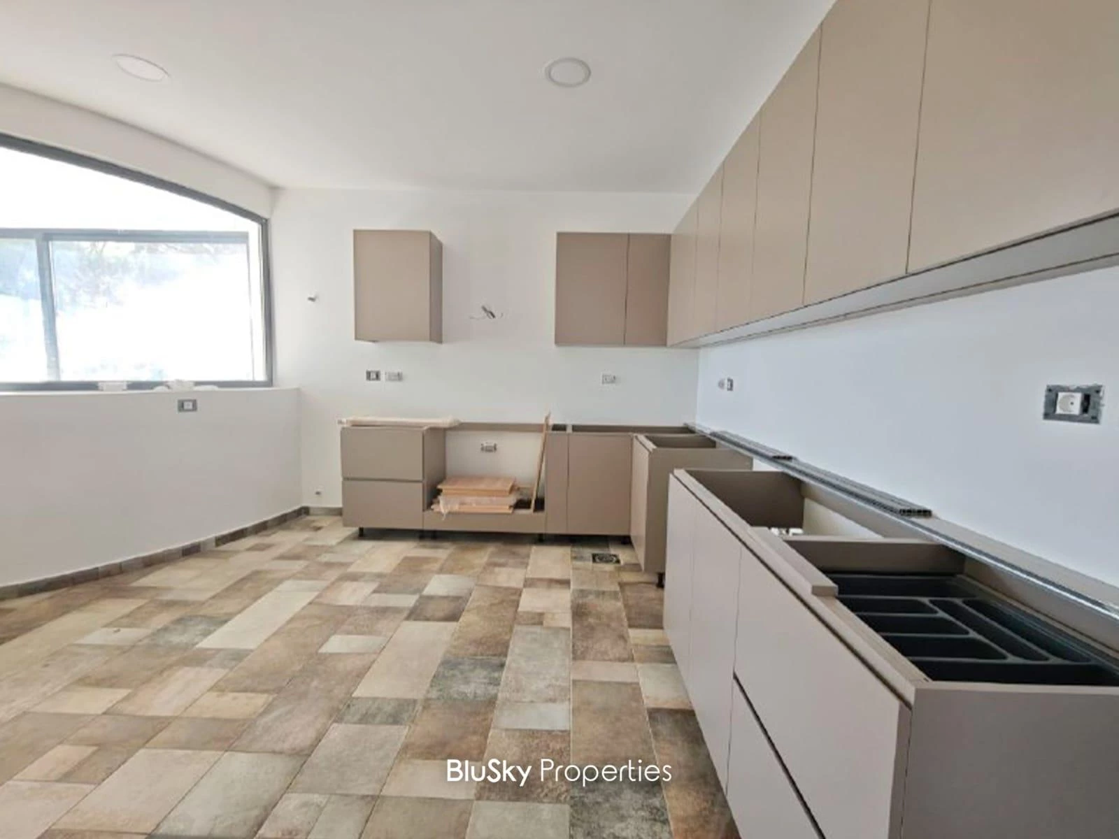 Apartment 240m² Garden for Sale in Mar Chaaya — photo 3