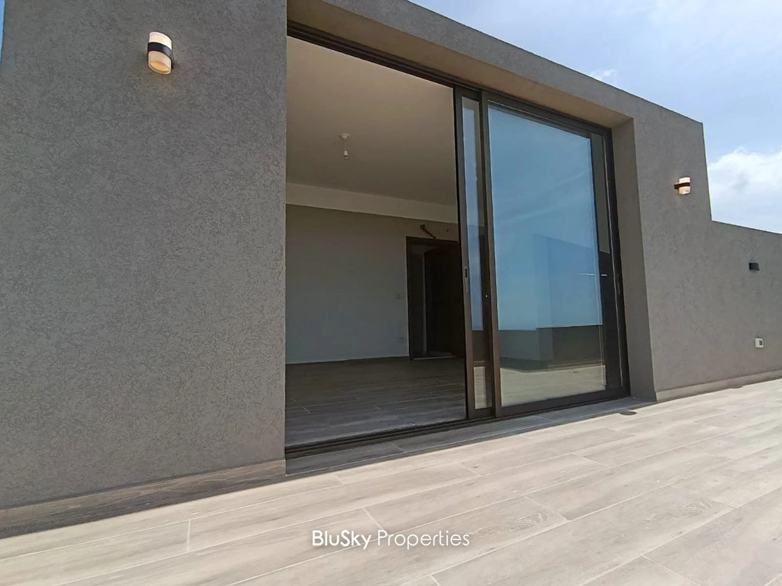 Apartment 270m² with Sea View for Sale in Mehrine — photo 2