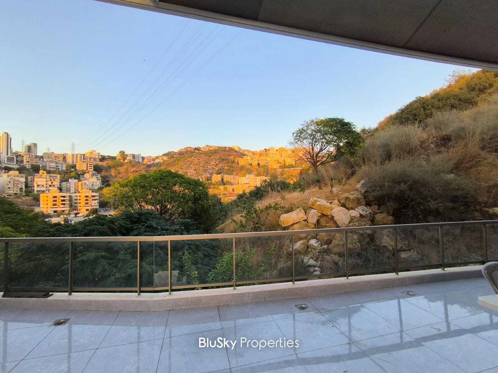 Apartment 200m² Terrace for Sale in Mezher — الصورة 2