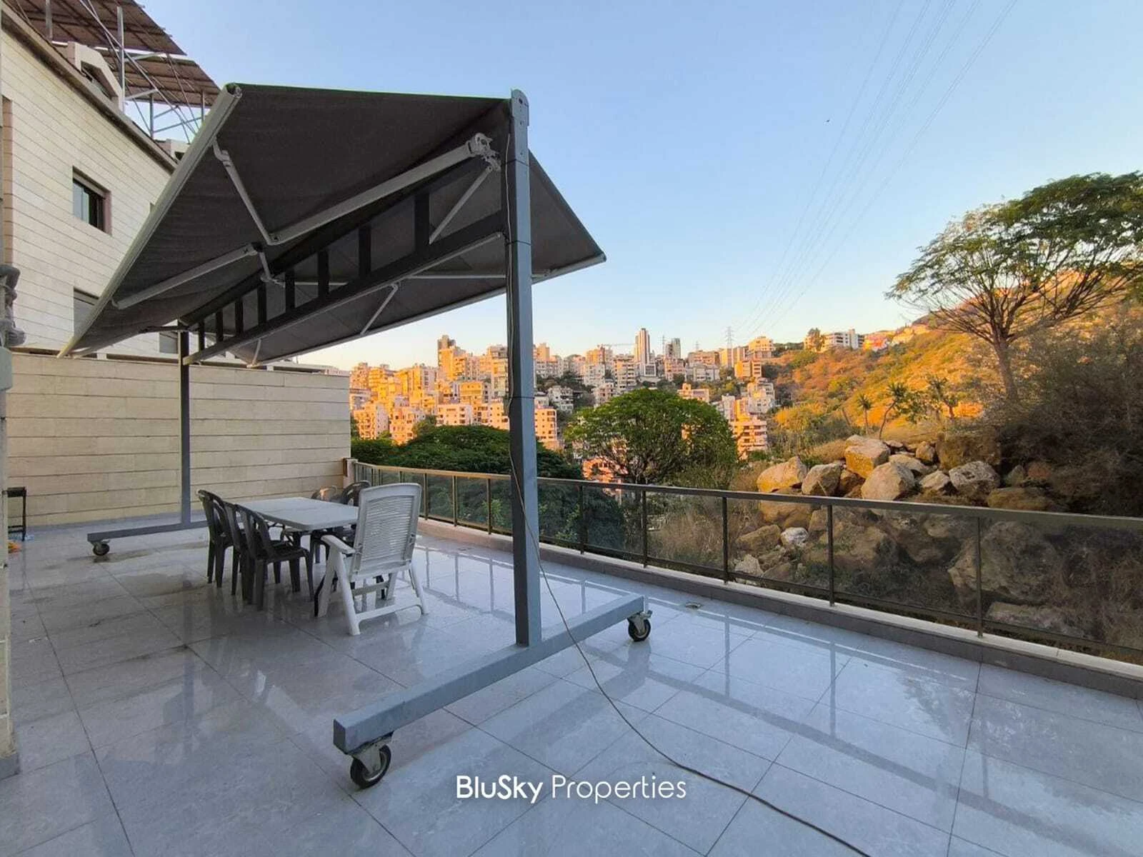 Apartment 200m² Terrace for Sale in Mezher — الصورة 3