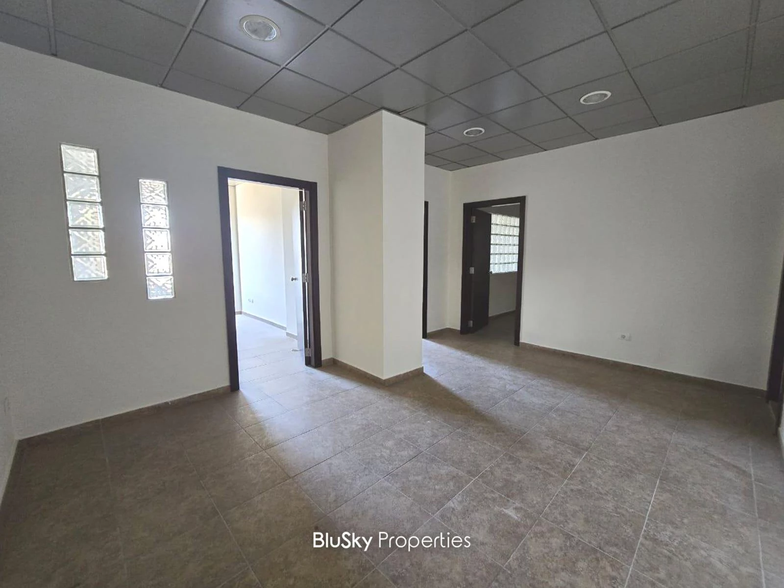 Office 103m² for Rent in Mkalles