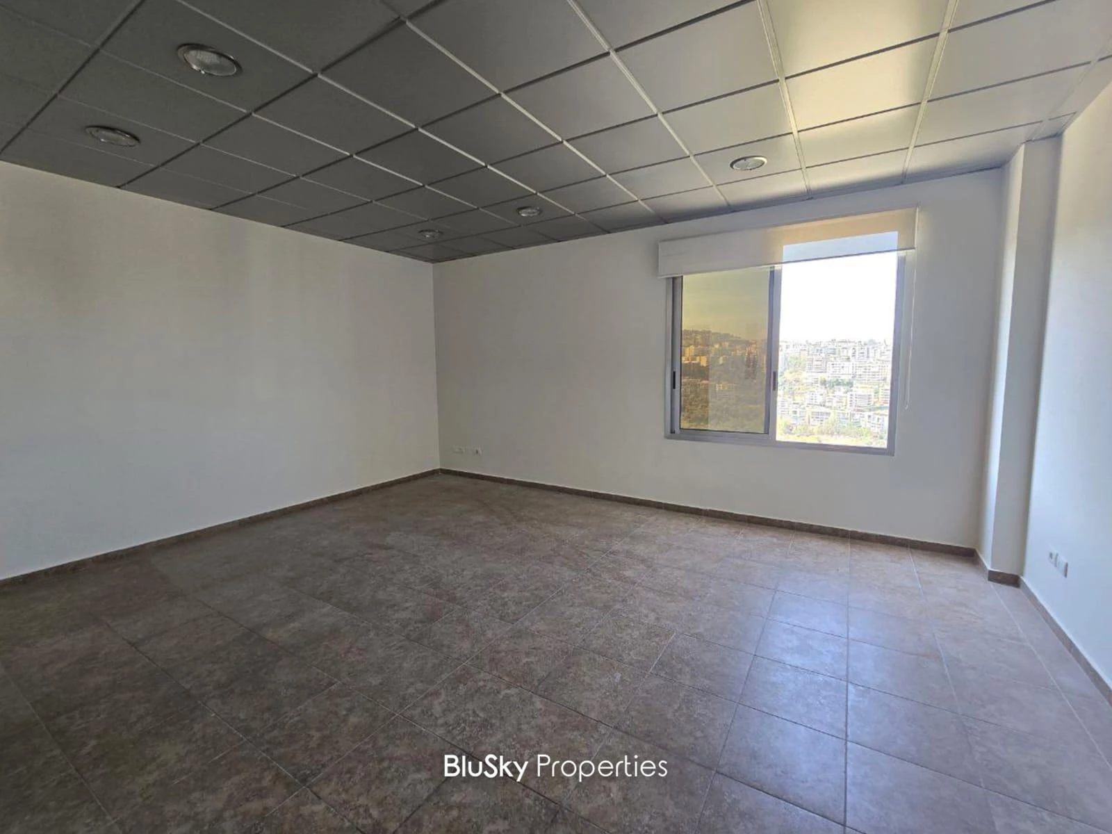 Office 103m² for Rent in Mkalles — الصورة 2
