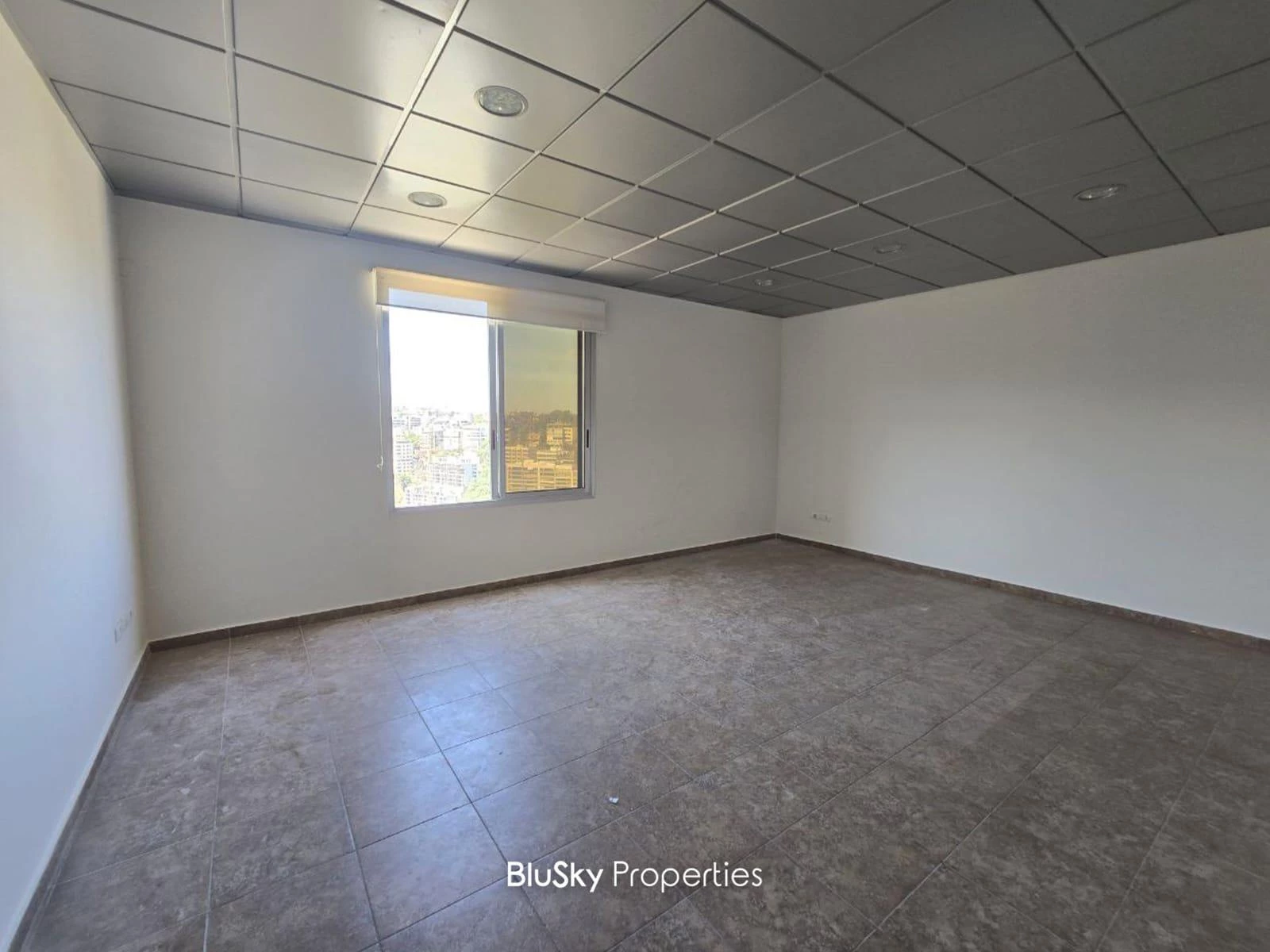 Office 103m² for Rent in Mkalles — الصورة 3