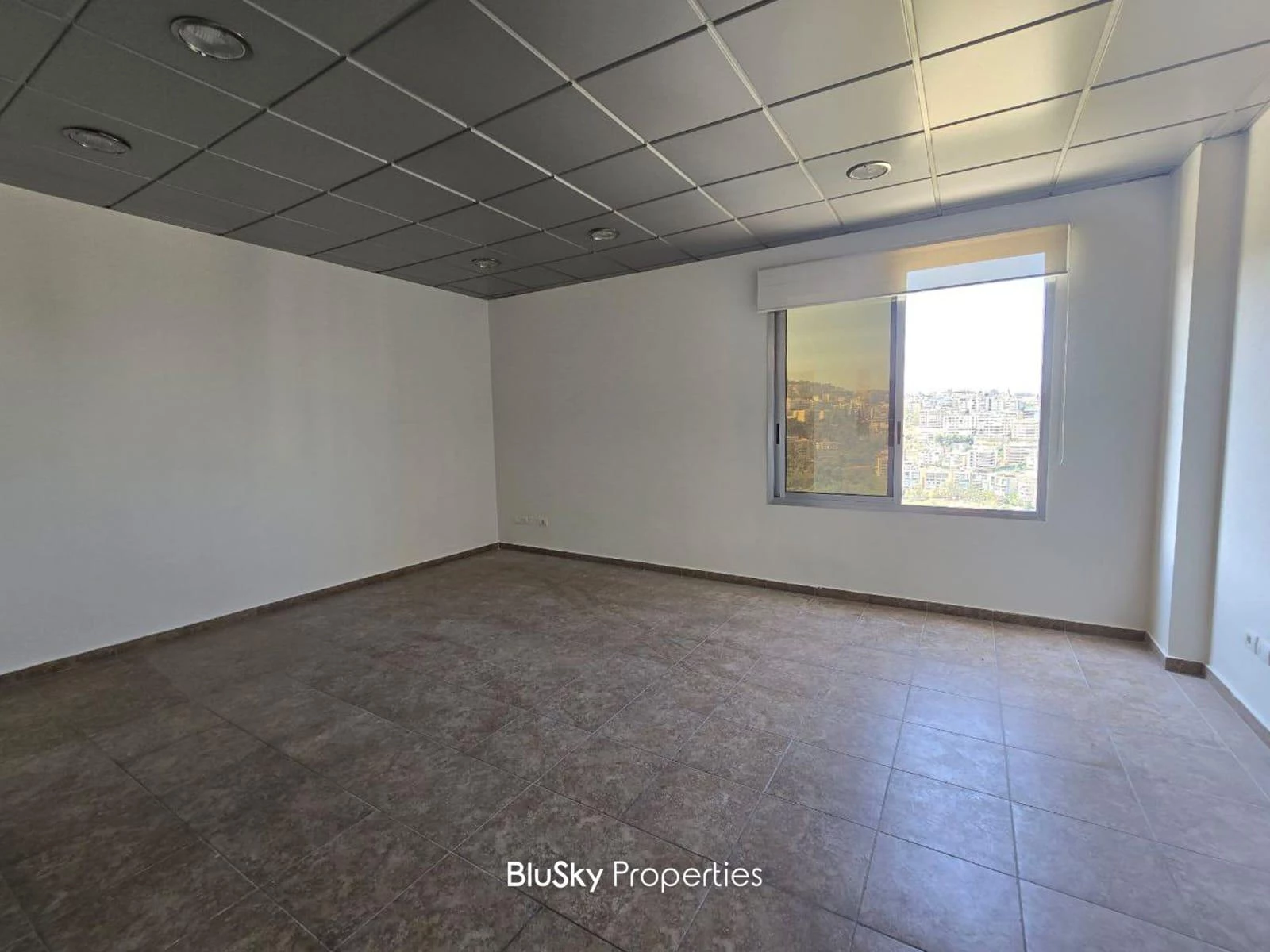 Office 103m² for Rent in Mkalles — الصورة 5