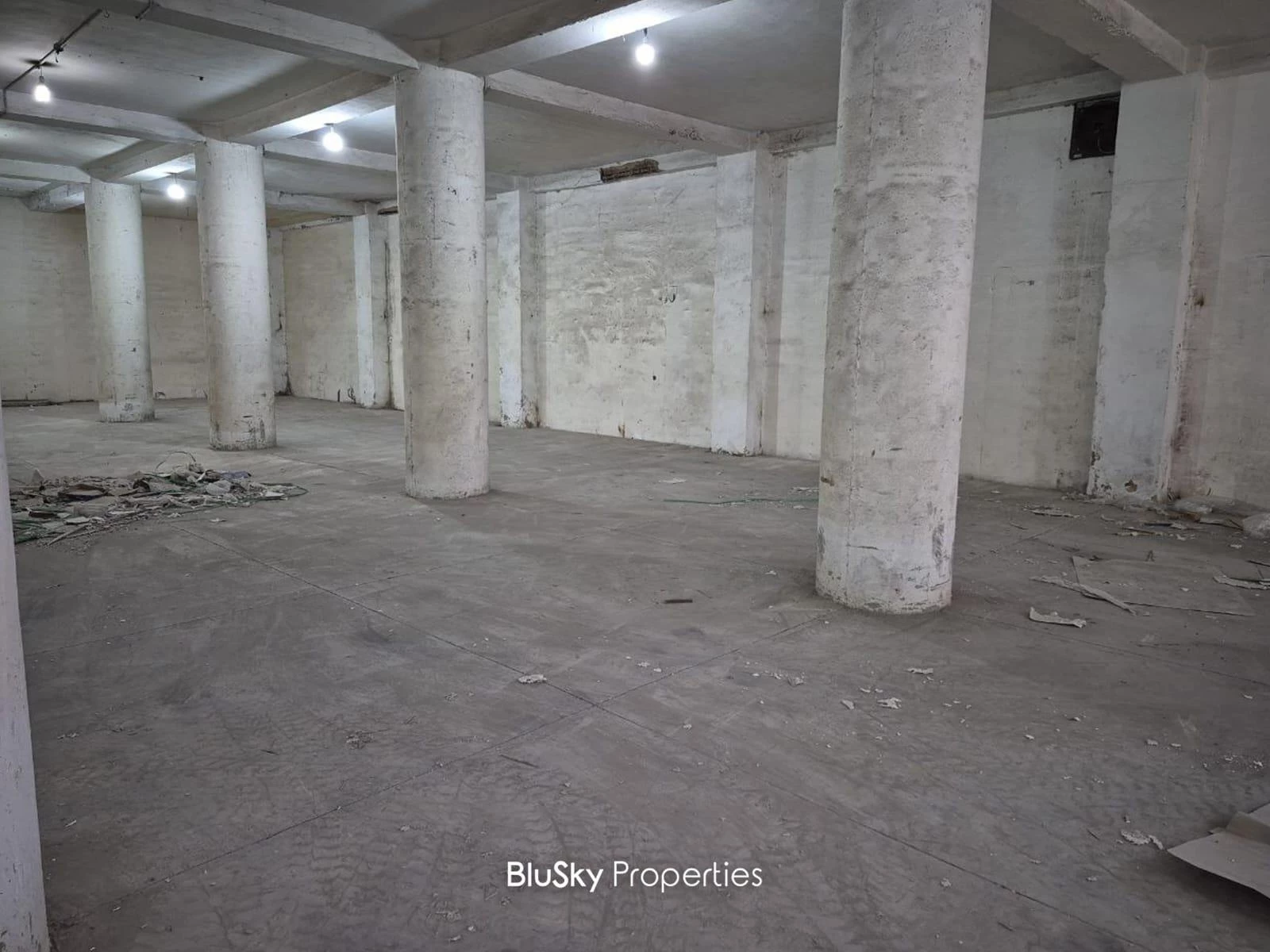 Warehouse 1200m² for Rent in Mkalles — الصورة 2