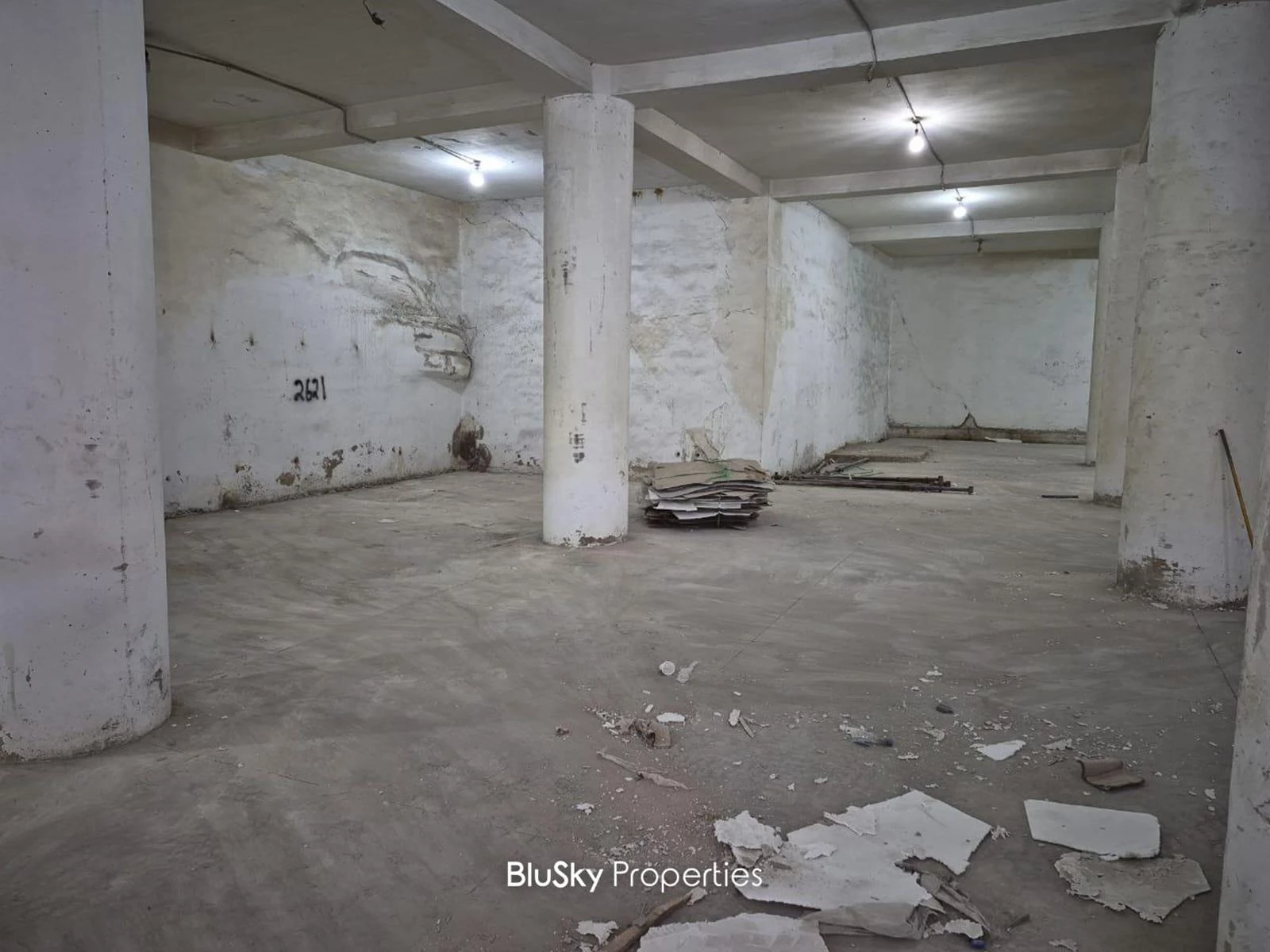Warehouse 1200m² for Rent in Mkalles — الصورة 3