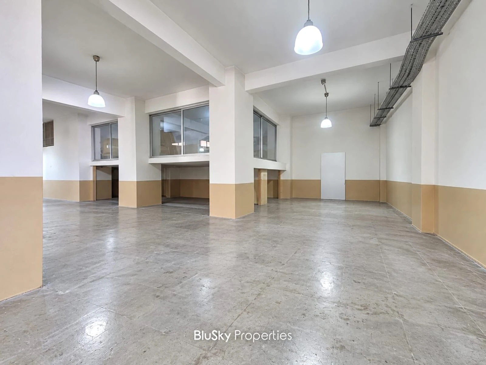 Building 3,000m² for Sale or Rent in Mkalles