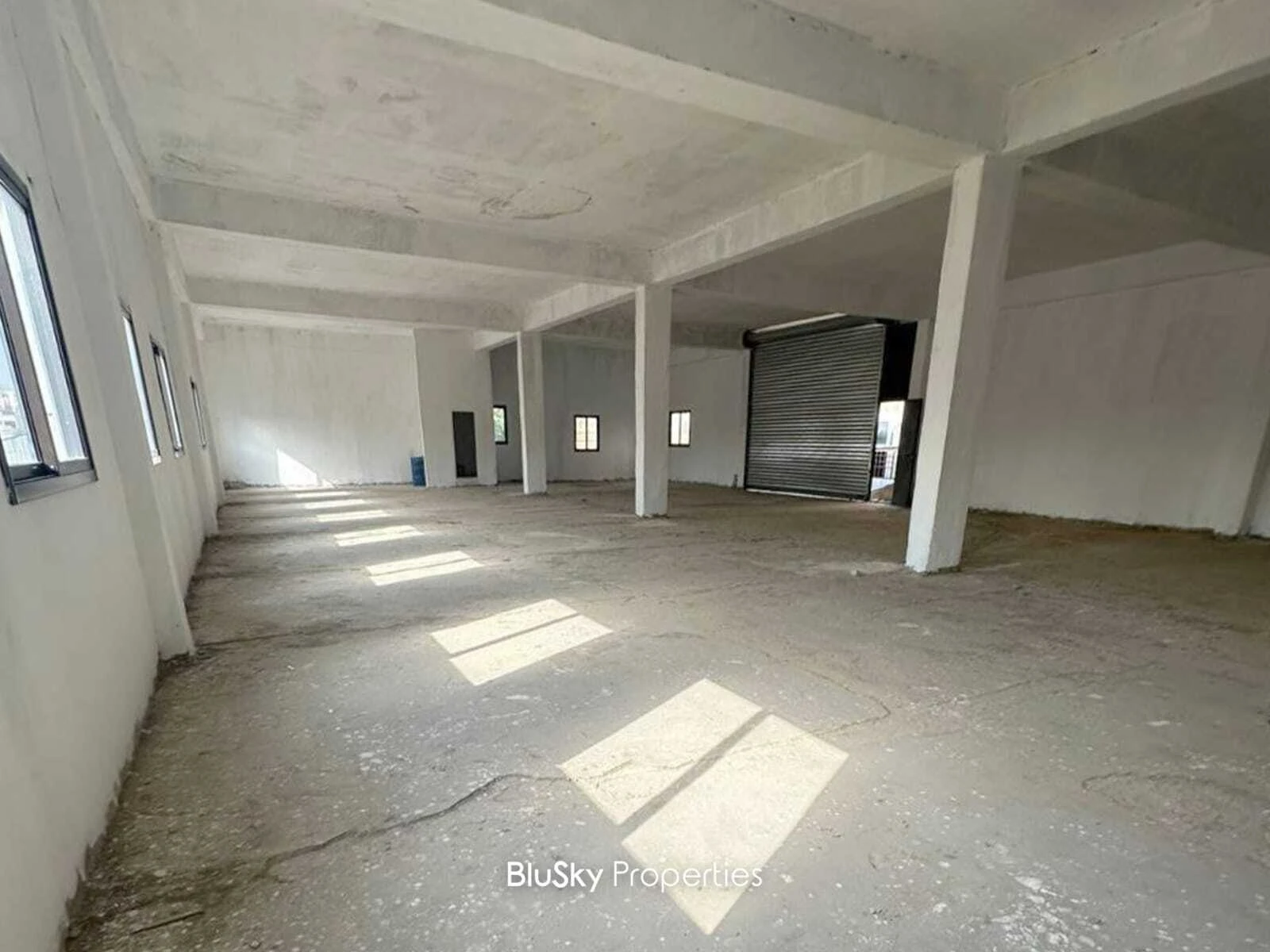 Warehouse 400m² for Rent in Mkalles — الصورة 2