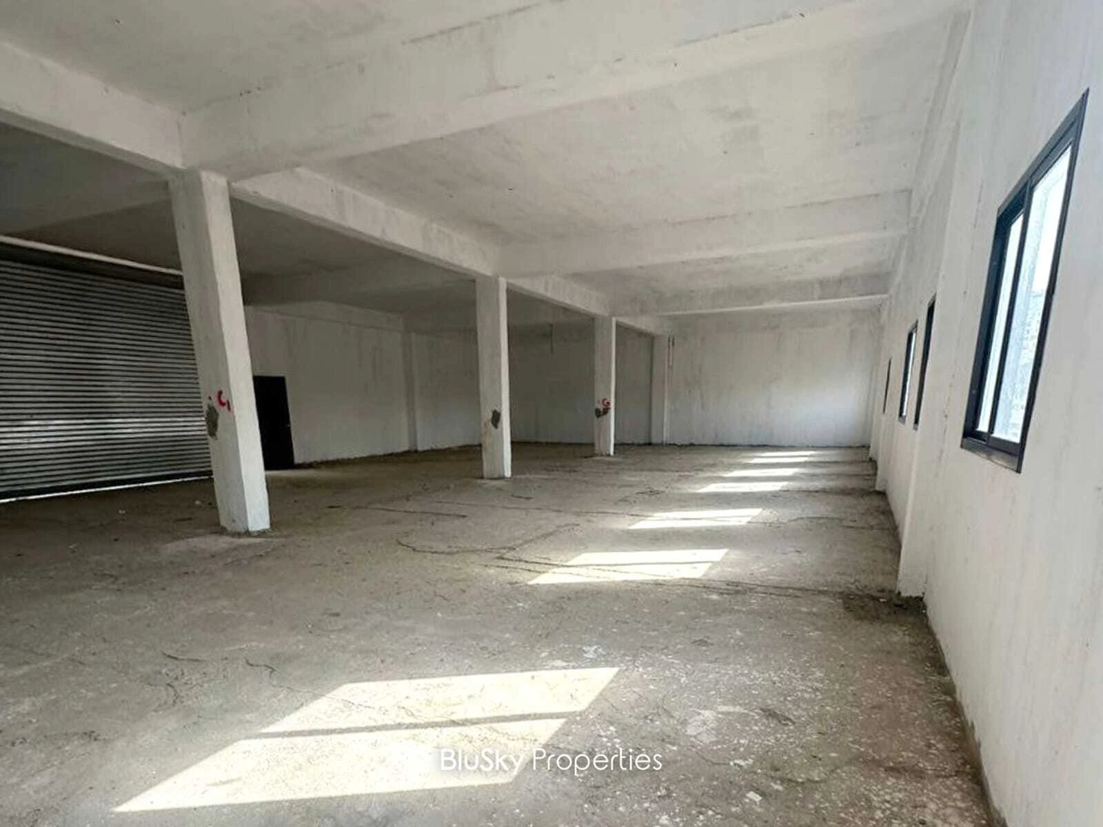Warehouse 400m² for Rent in Mkalles — الصورة 3