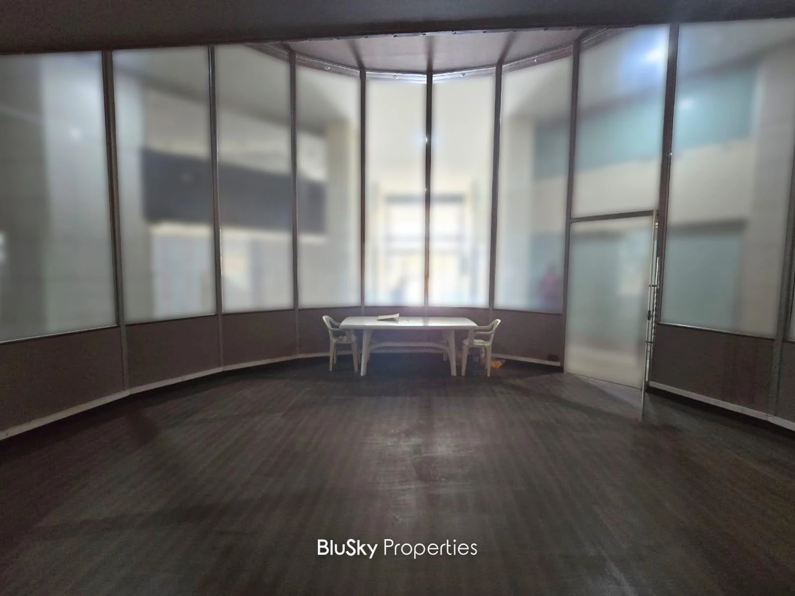 Shop 43m² for Rent in Mkalles — الصورة 2