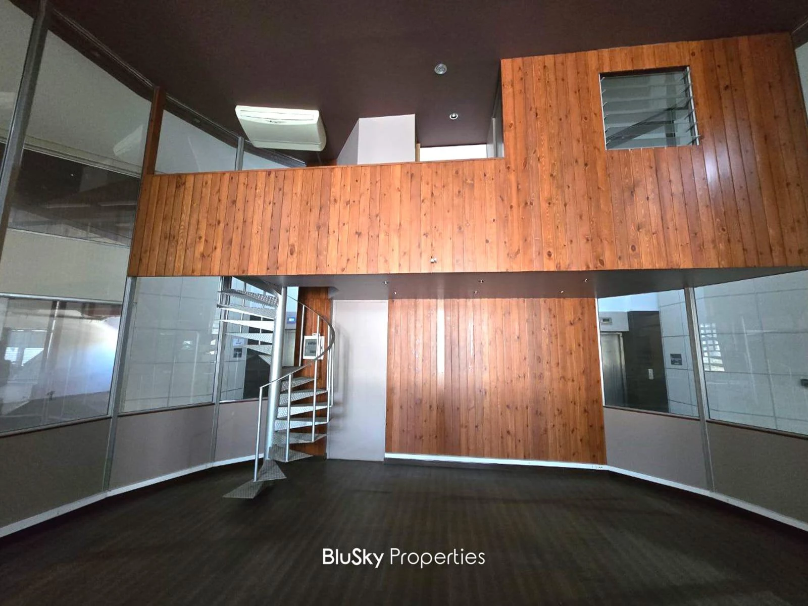 Shop 43m² for Rent in Mkalles — الصورة 3