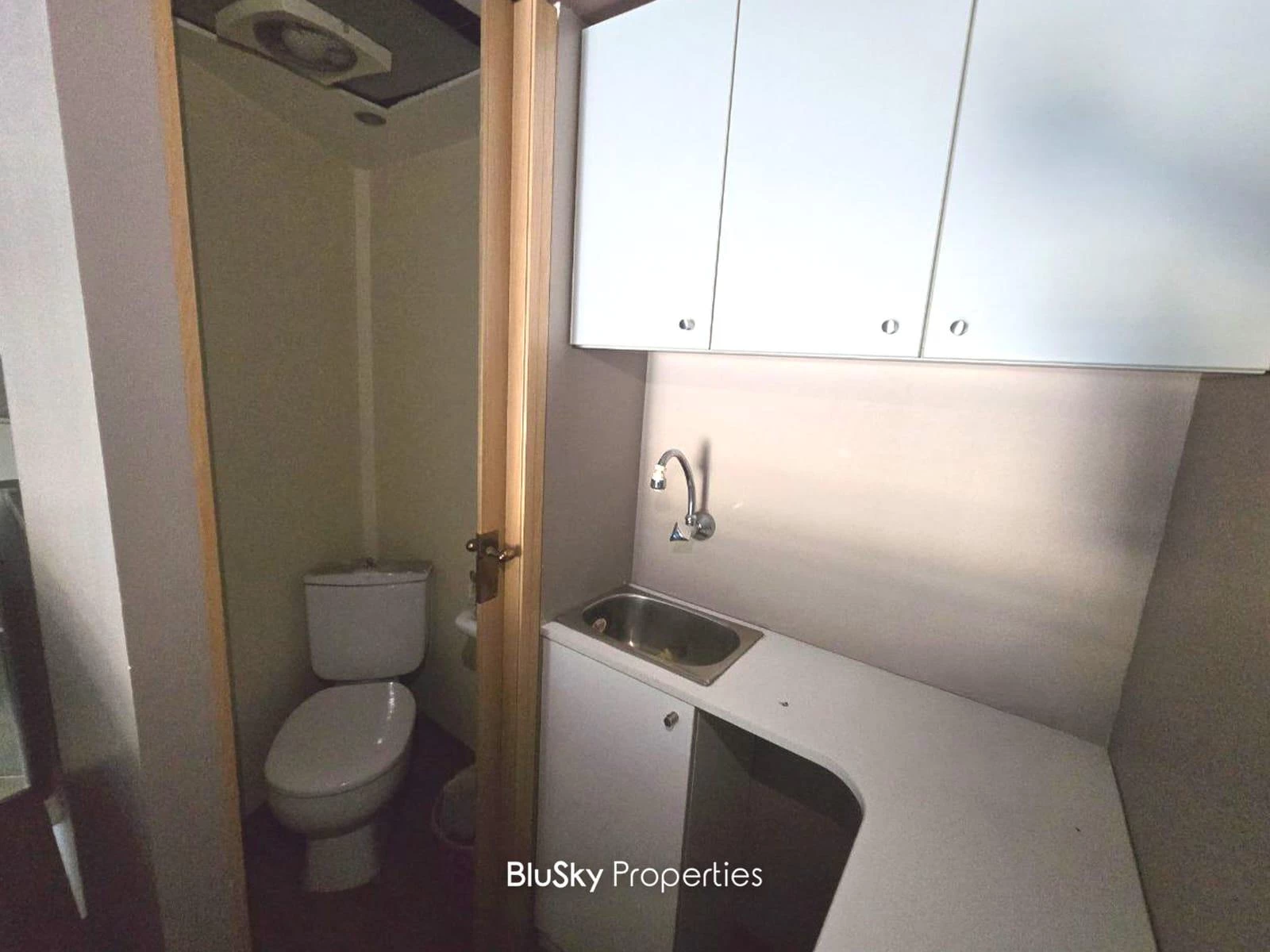 Shop 43m² for Rent in Mkalles — الصورة 5