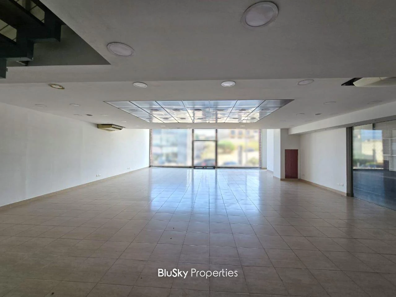 Shop 500m² for Rent in Mkalles — الصورة 3