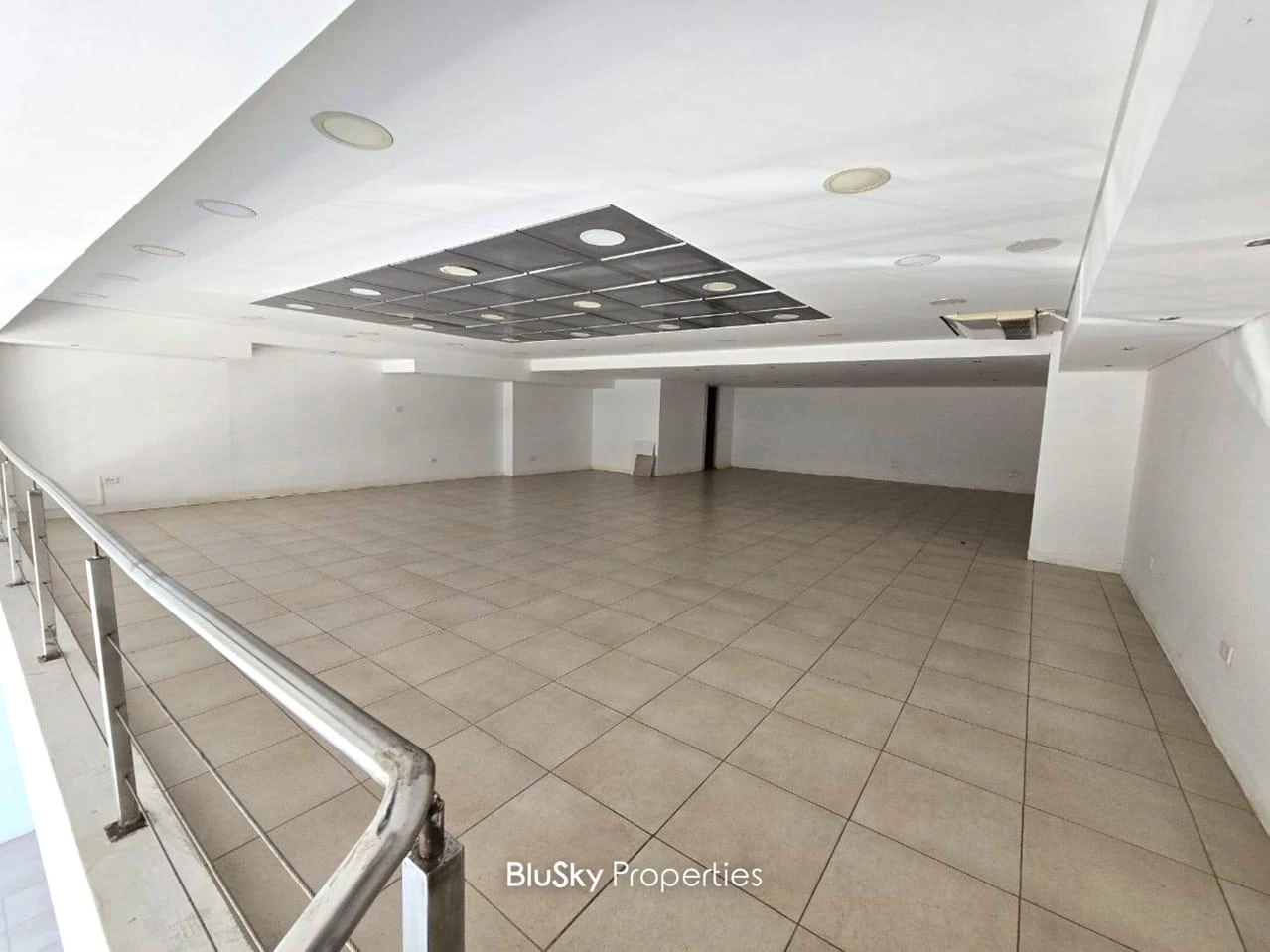 Shop 500m² for Rent in Mkalles — الصورة 4