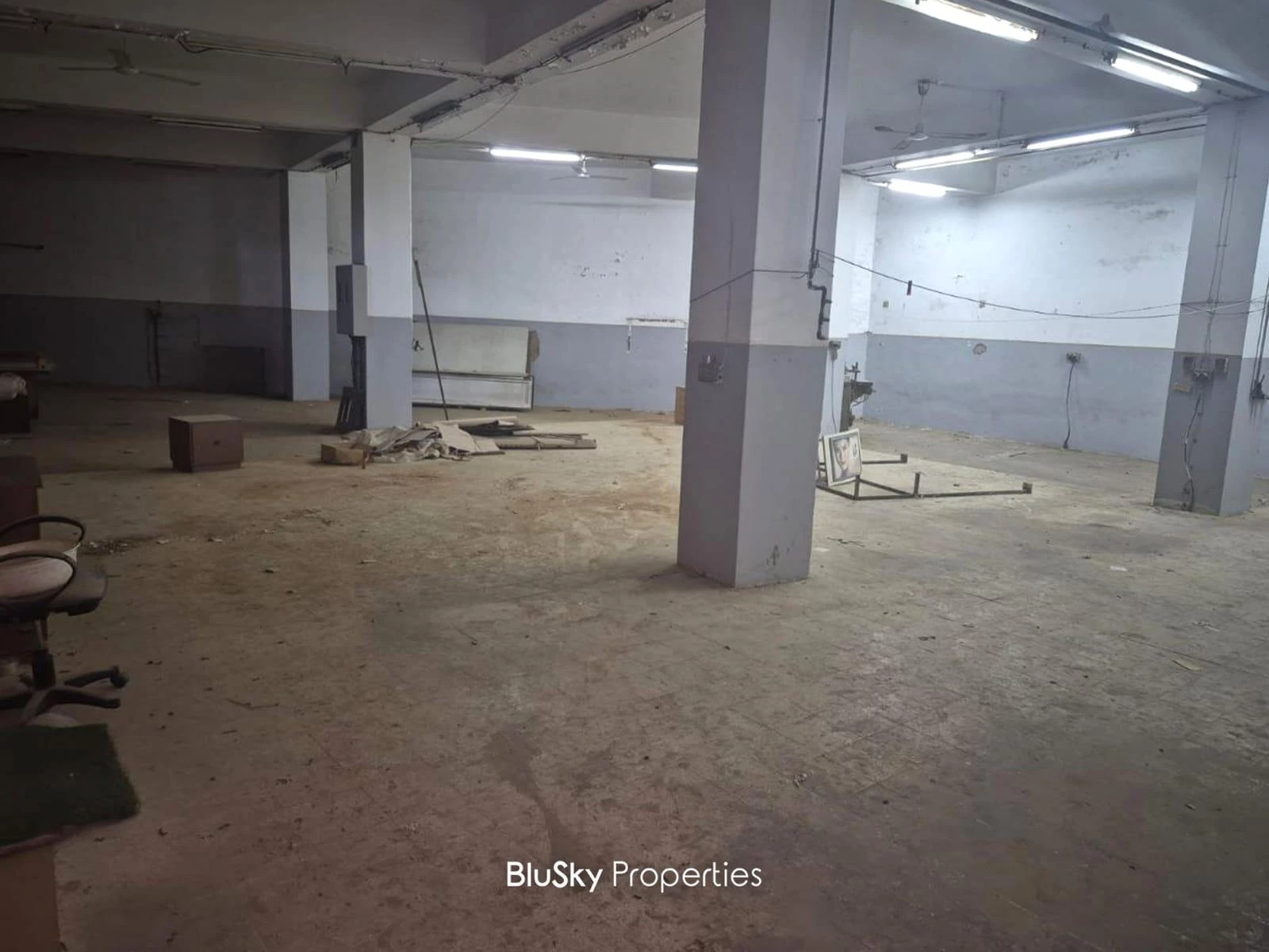Warehouse 800m² for Rent in Mkalles — الصورة 4