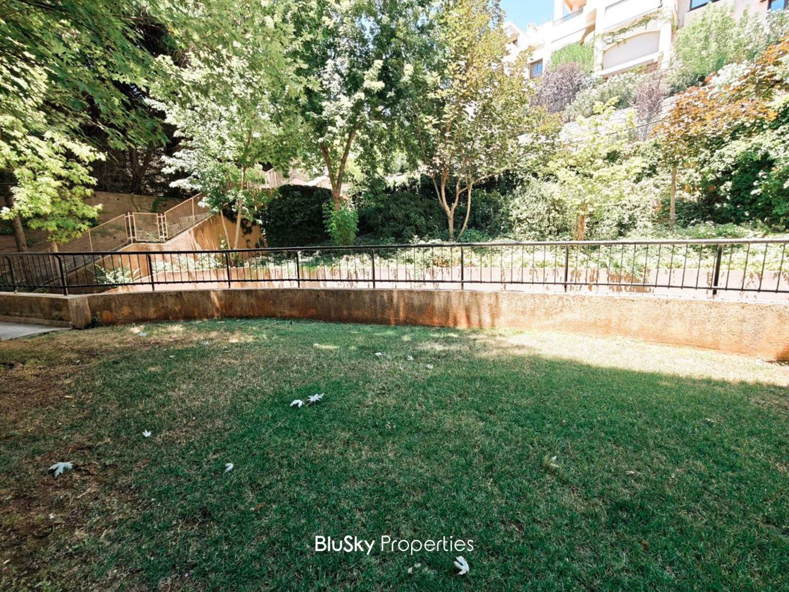 Apartment 220m² Garden for Rent in Mar Moussa — photo 2