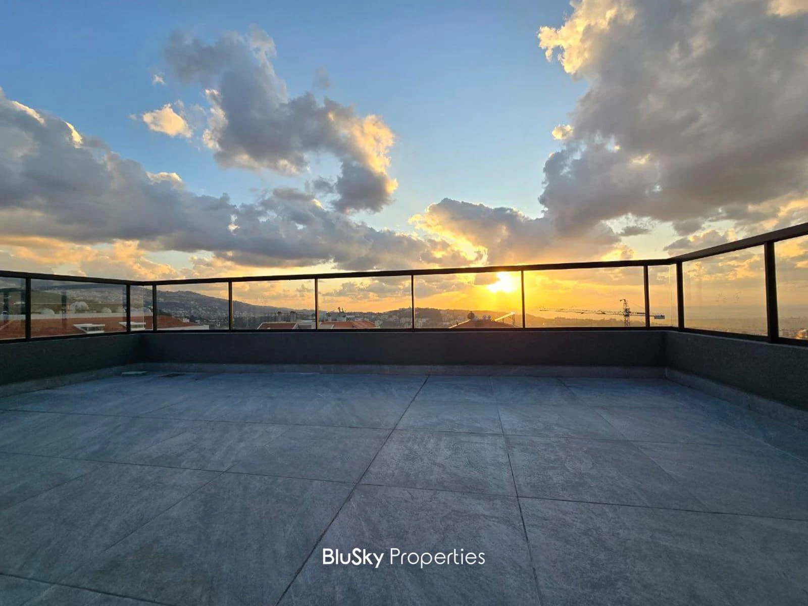 Roof 100m² Terrace for Rent in Monteverde — الصورة 2