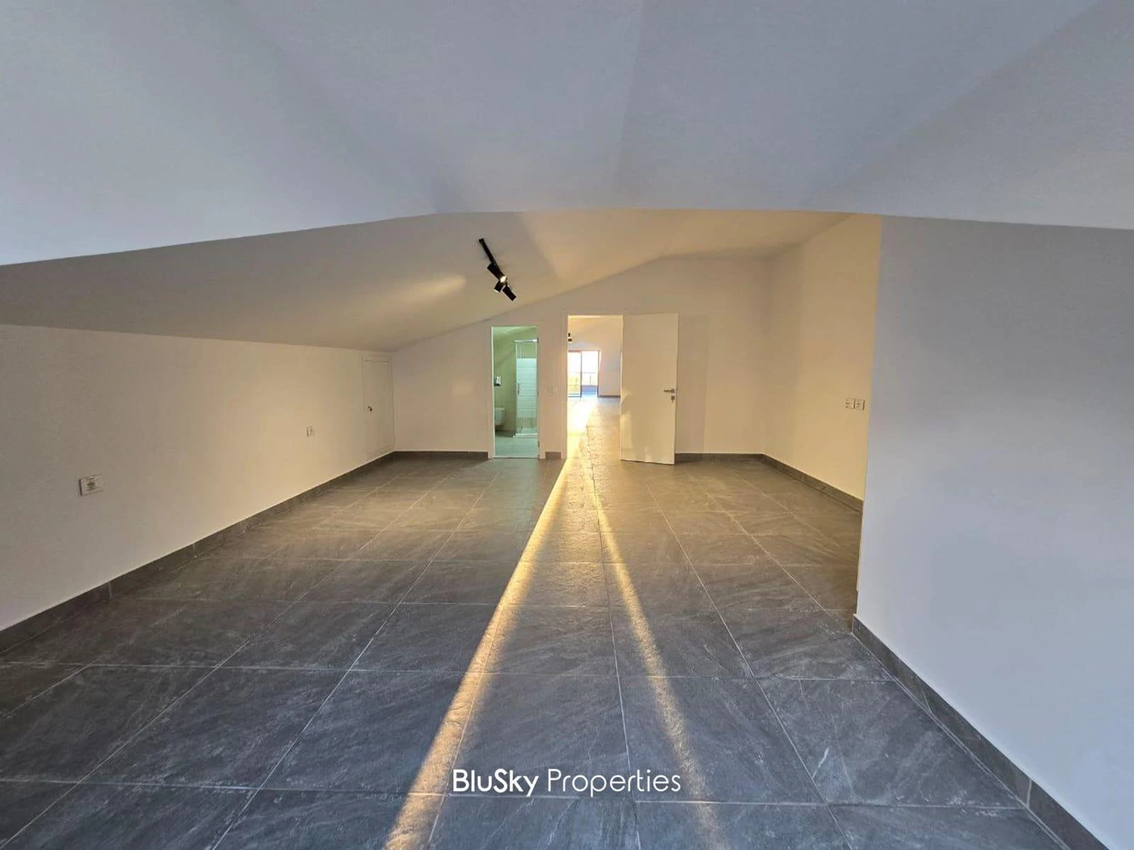 Roof 100m² Terrace for Rent in Monteverde — الصورة 5