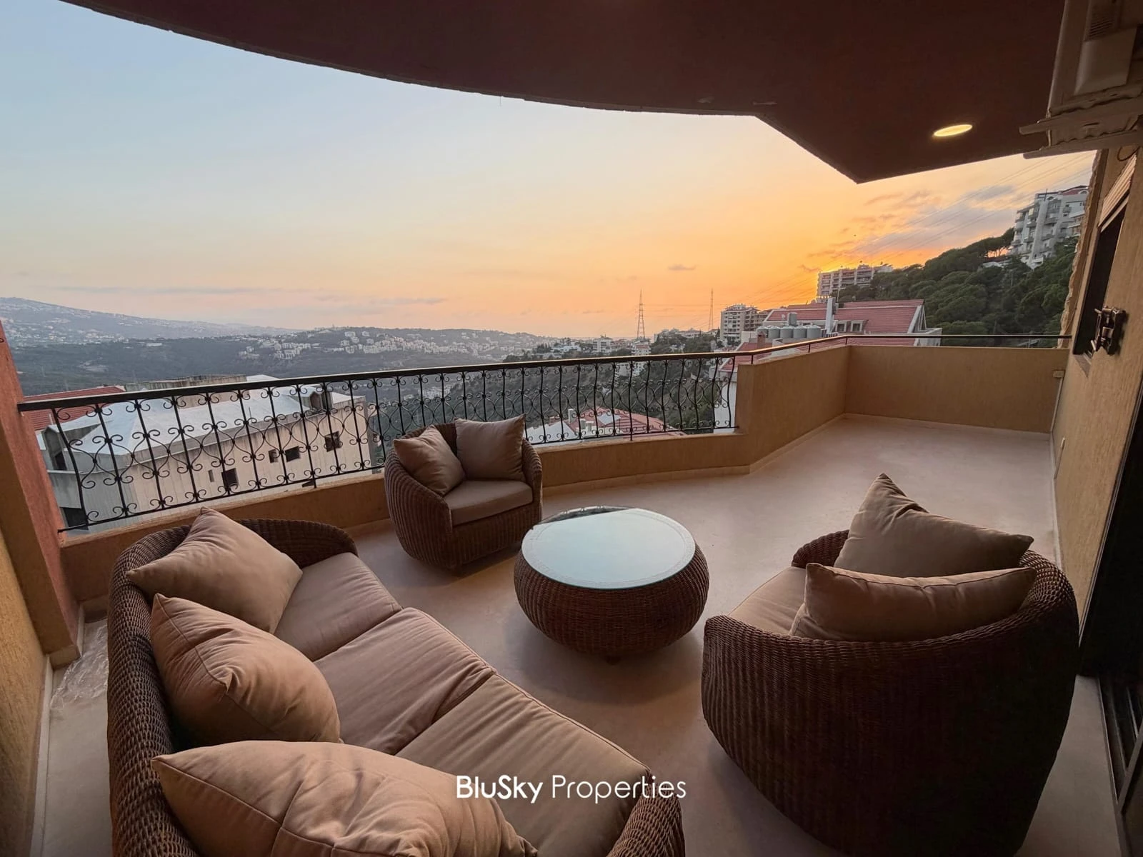 Apartment 240m² with Mountain View for Rent in Monteverde — الصورة 2