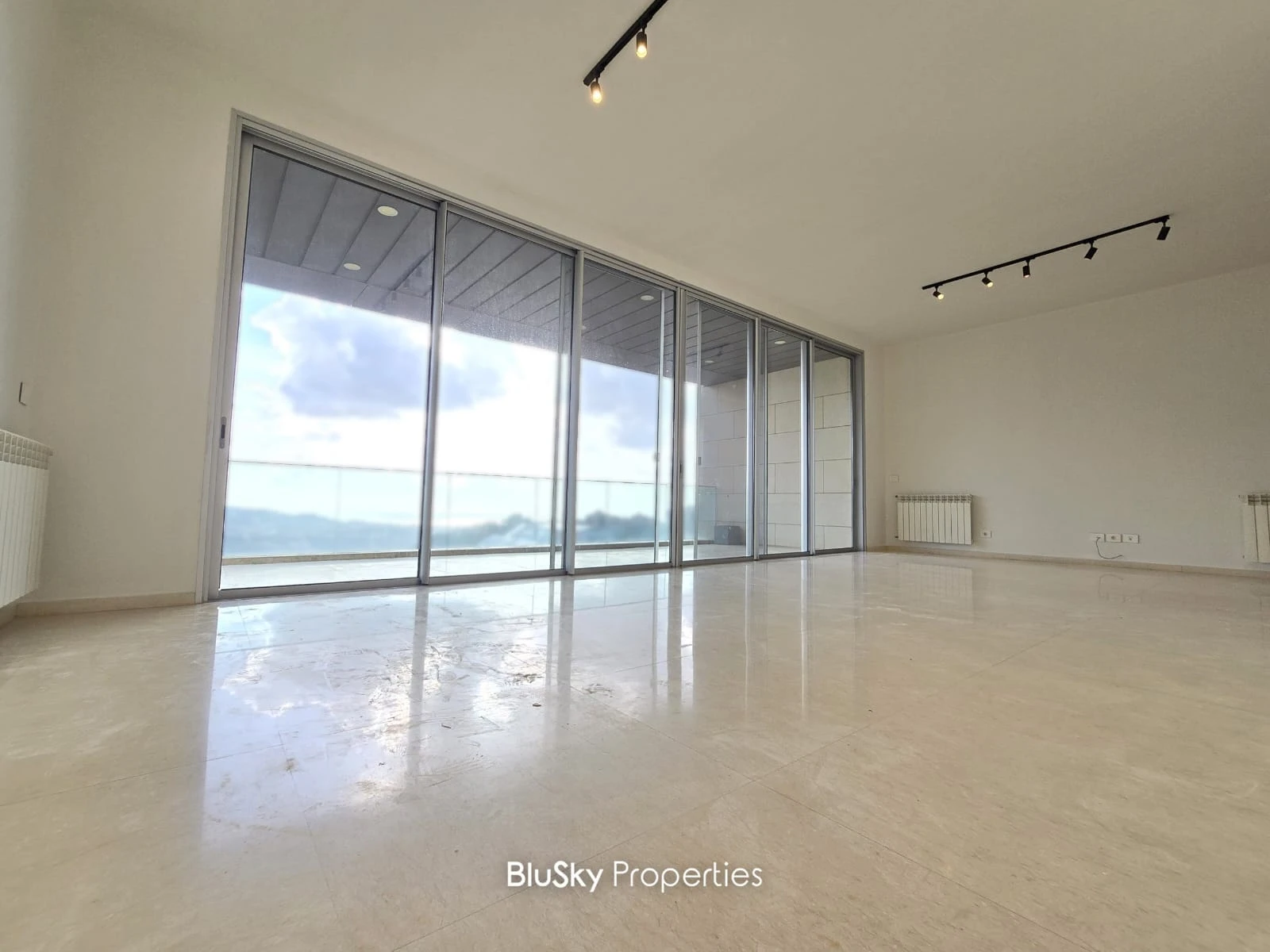 Apartment 250m² with Garden for Rent in Monteverde — الصورة 3