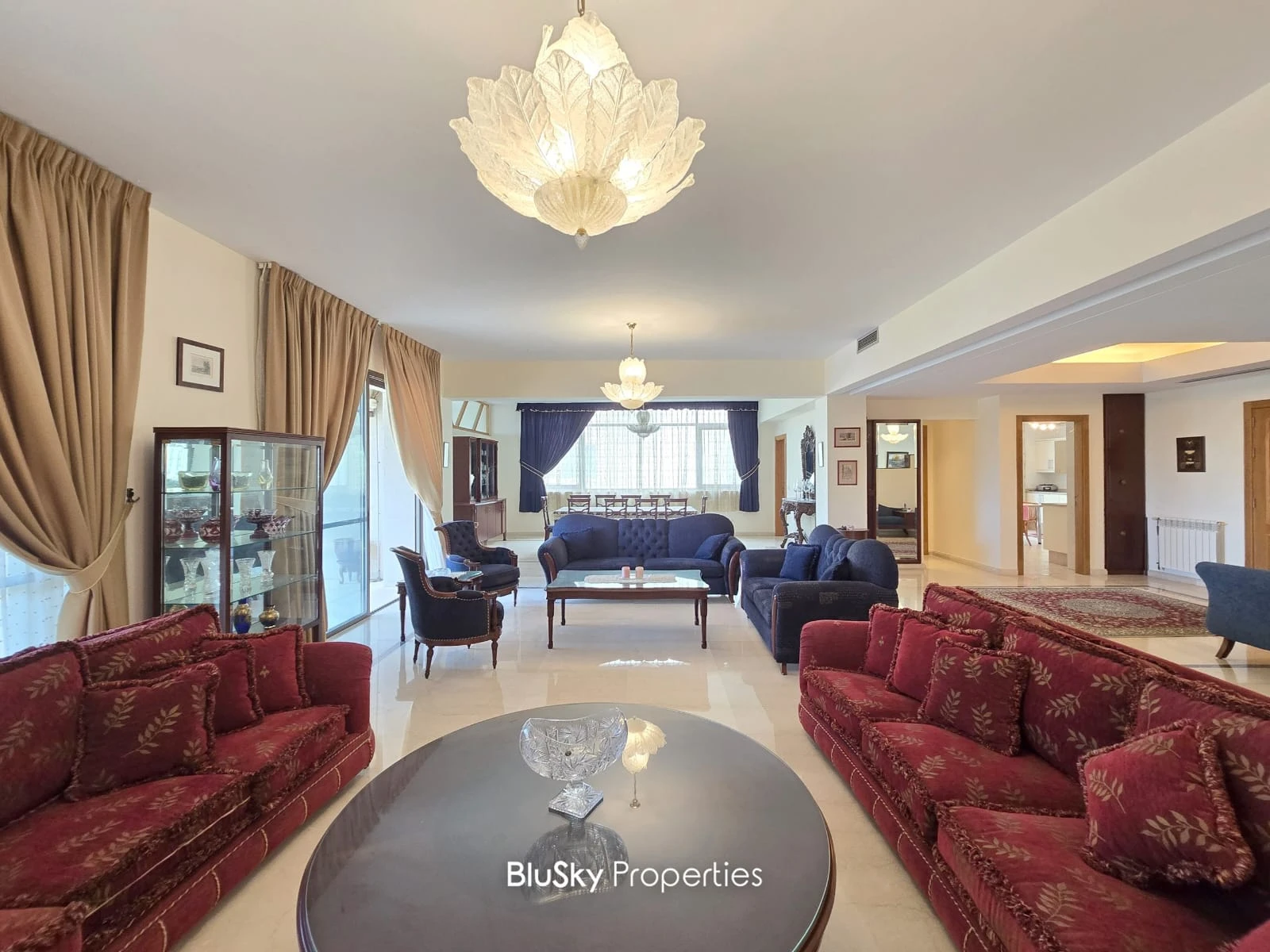 Apartment 420m² with Balcony for Sale in Monteverde