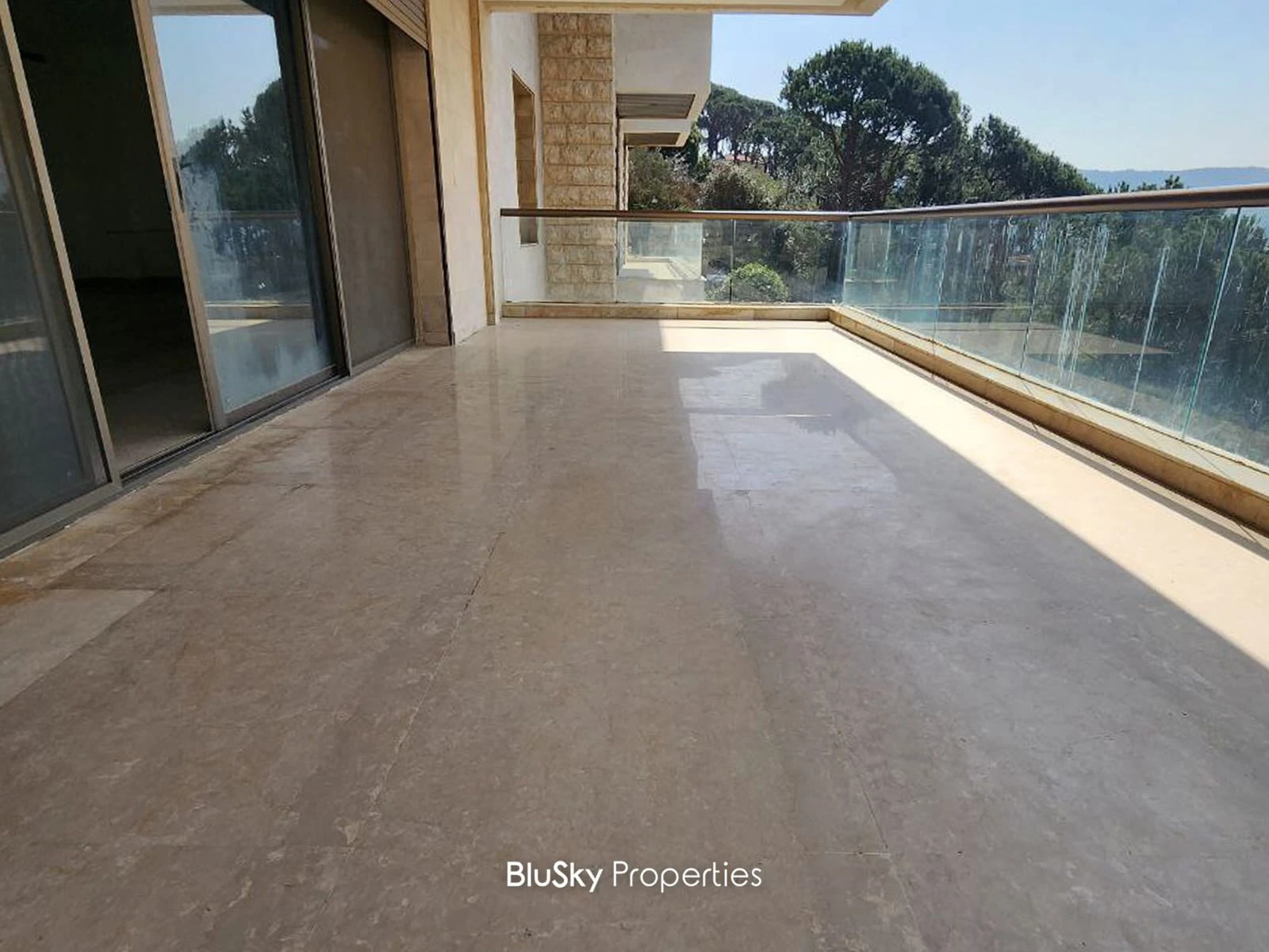 Apartment 450m² with Garden for Rent in Monteverde — الصورة 3