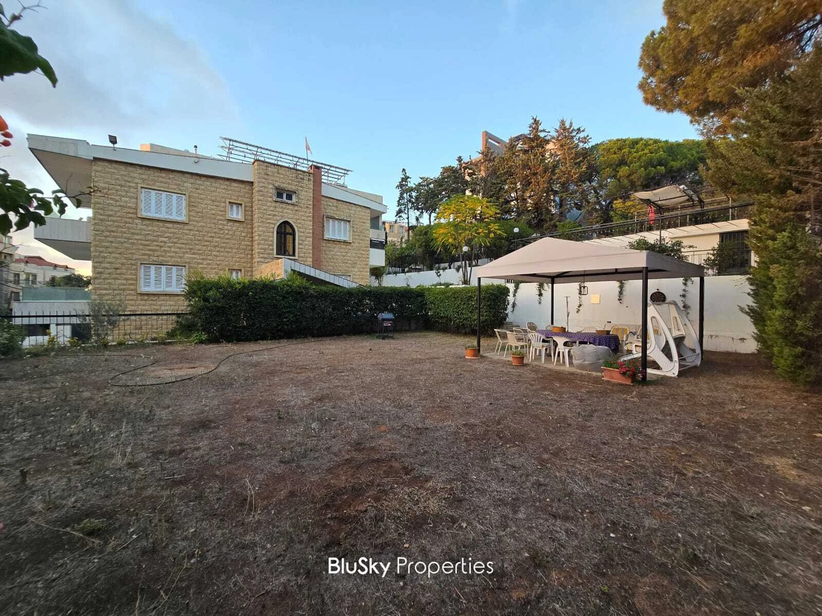 Villa 500m² Garden for Rent in Monteverde