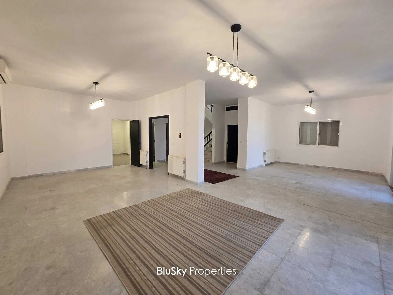Villa 500m² Garden for Rent in Monteverde — photo 3