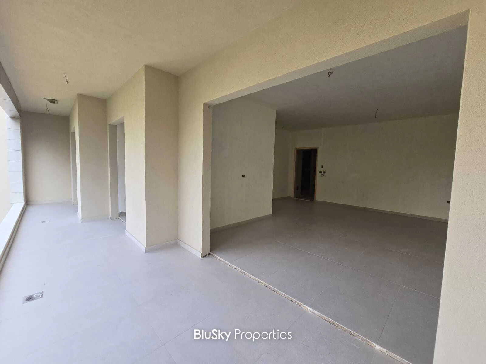 Apartment 108m² Balcony for Sale in Mar Roukoz — photo 2