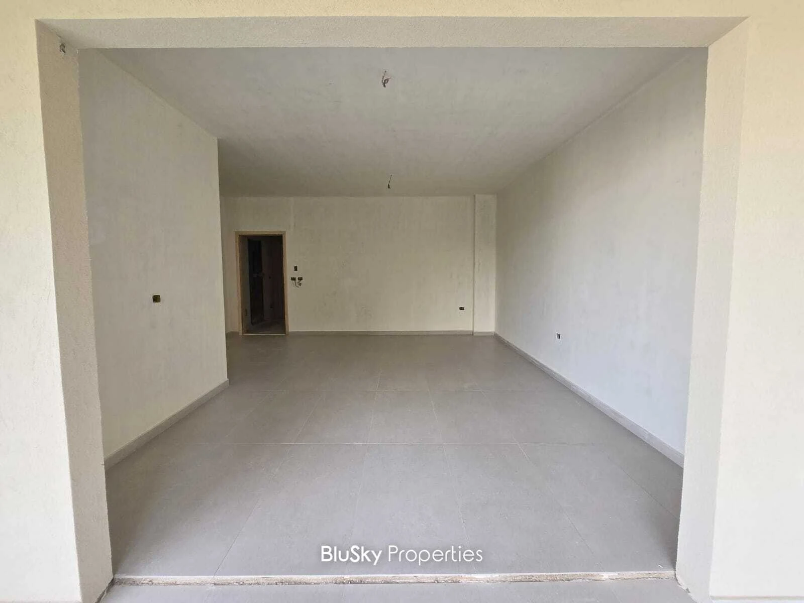Apartment 108m² Balcony for Sale in Mar Roukoz — photo 4