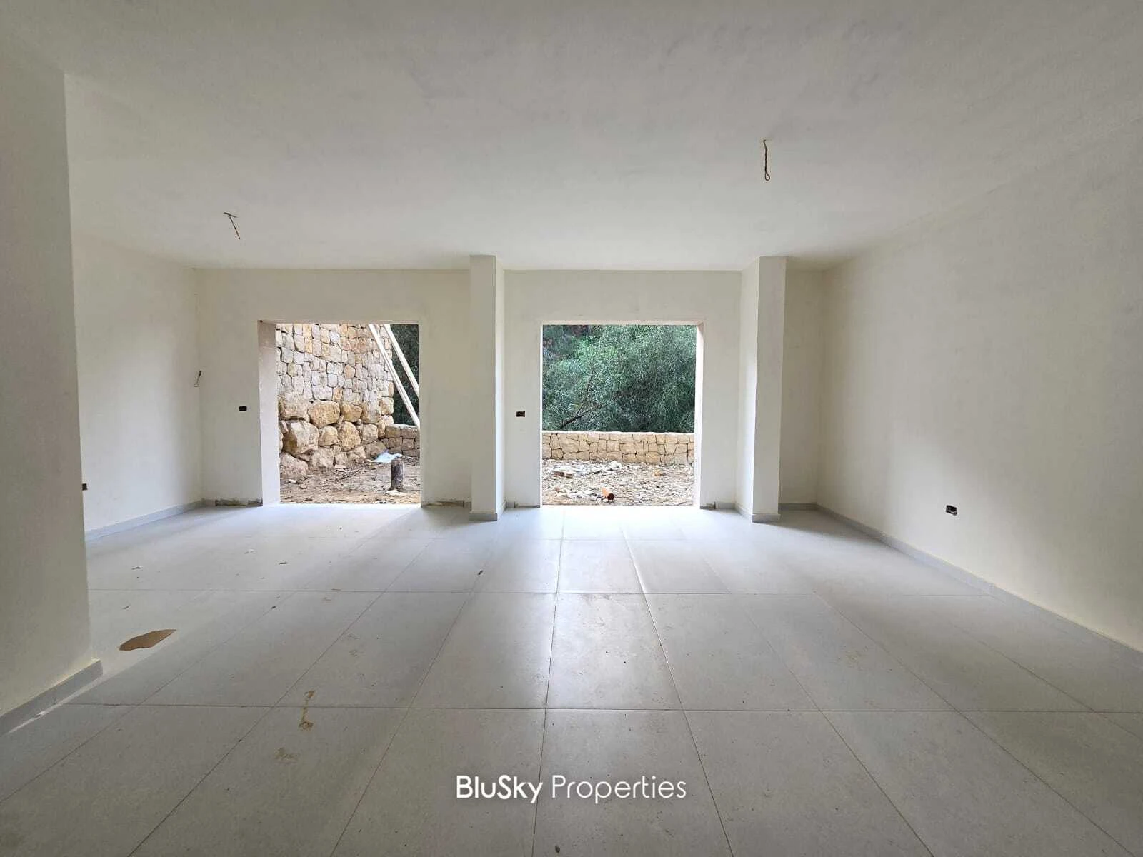 Apartment 115m² Garden for Sale in Mar Roukoz